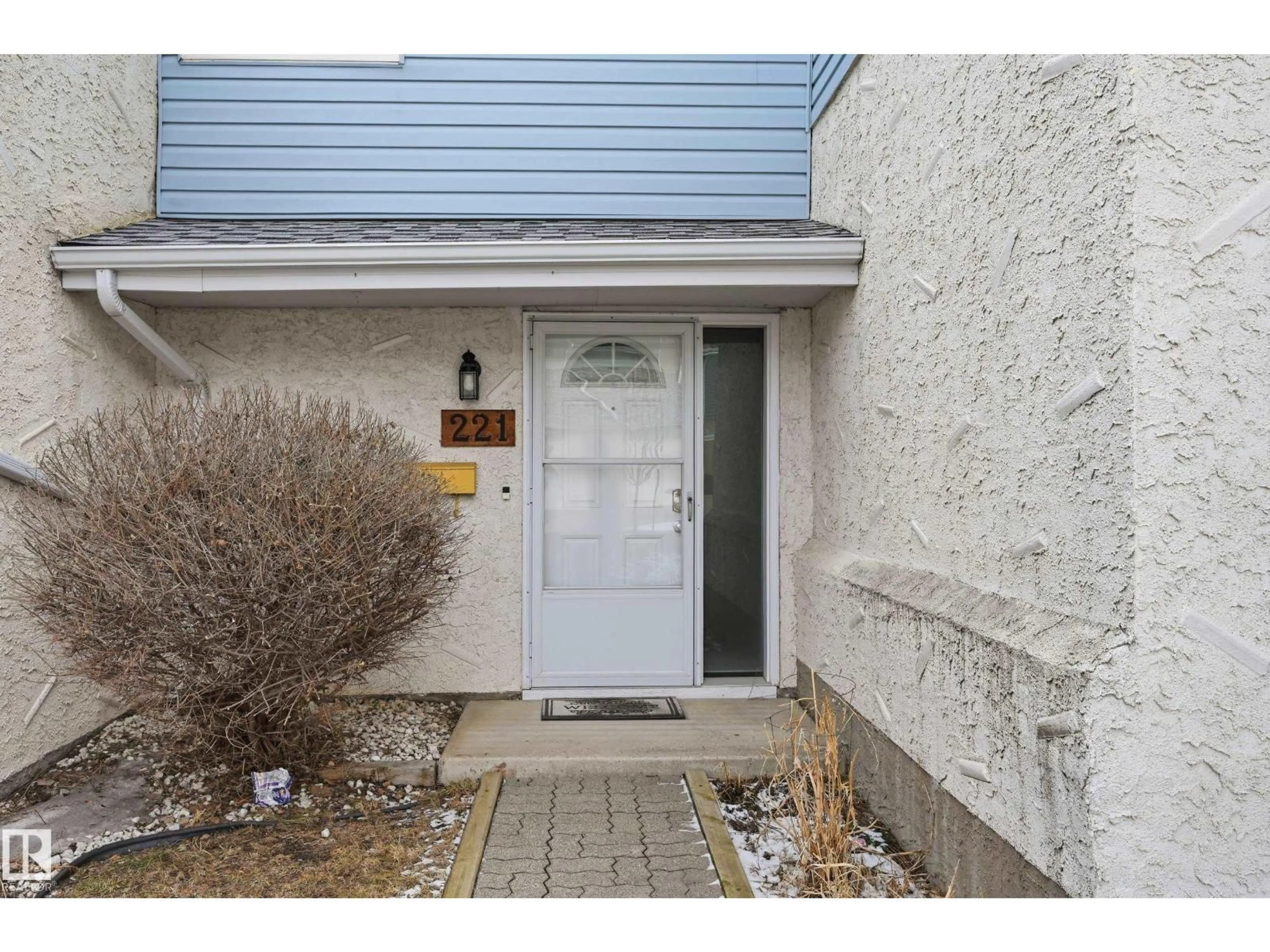 Indoor entryway for 221 CALLINGWOOD PL, Edmonton Alberta T5T2C6