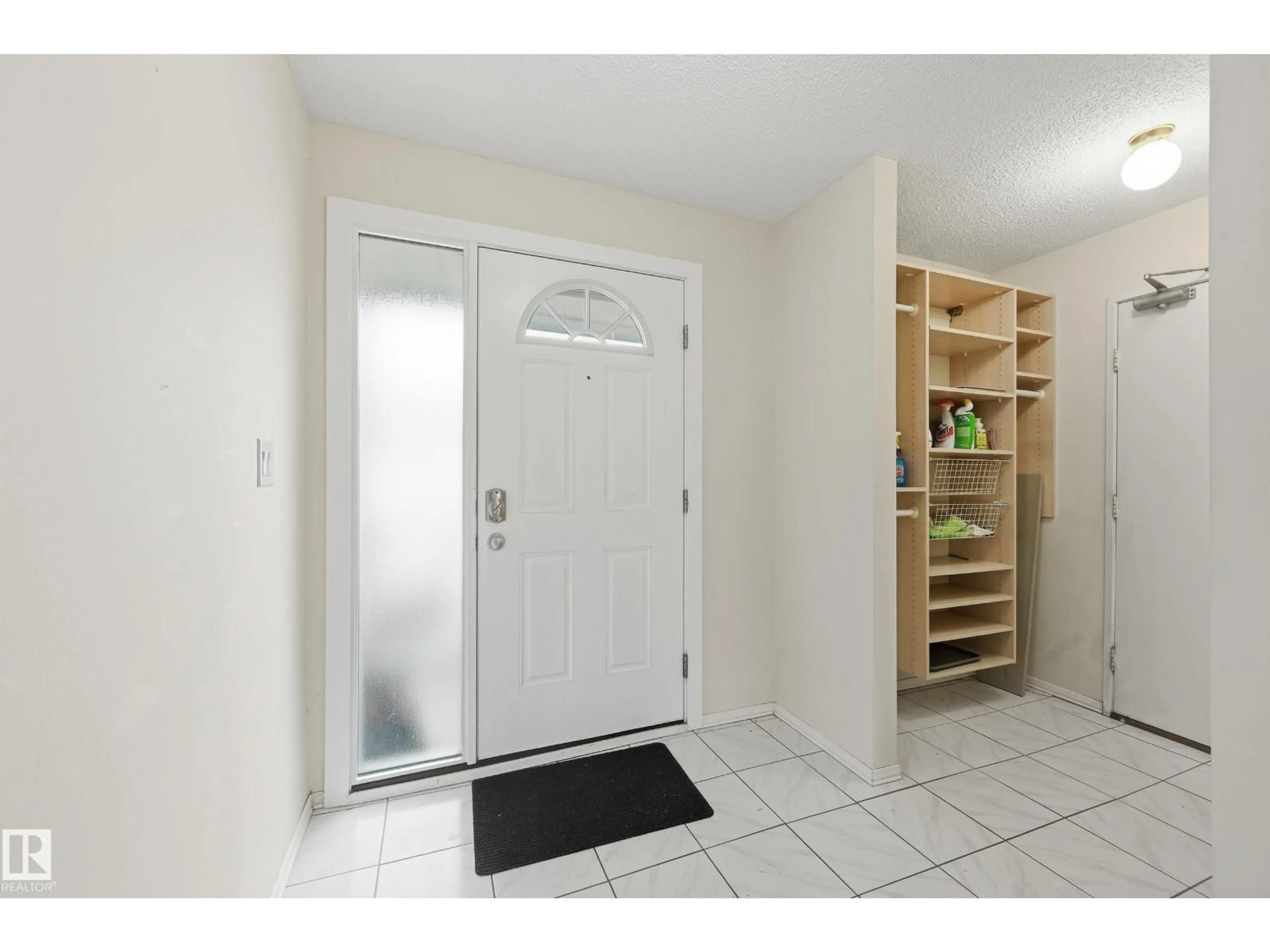 Indoor entryway for 221 CALLINGWOOD PL, Edmonton Alberta T5T2C6