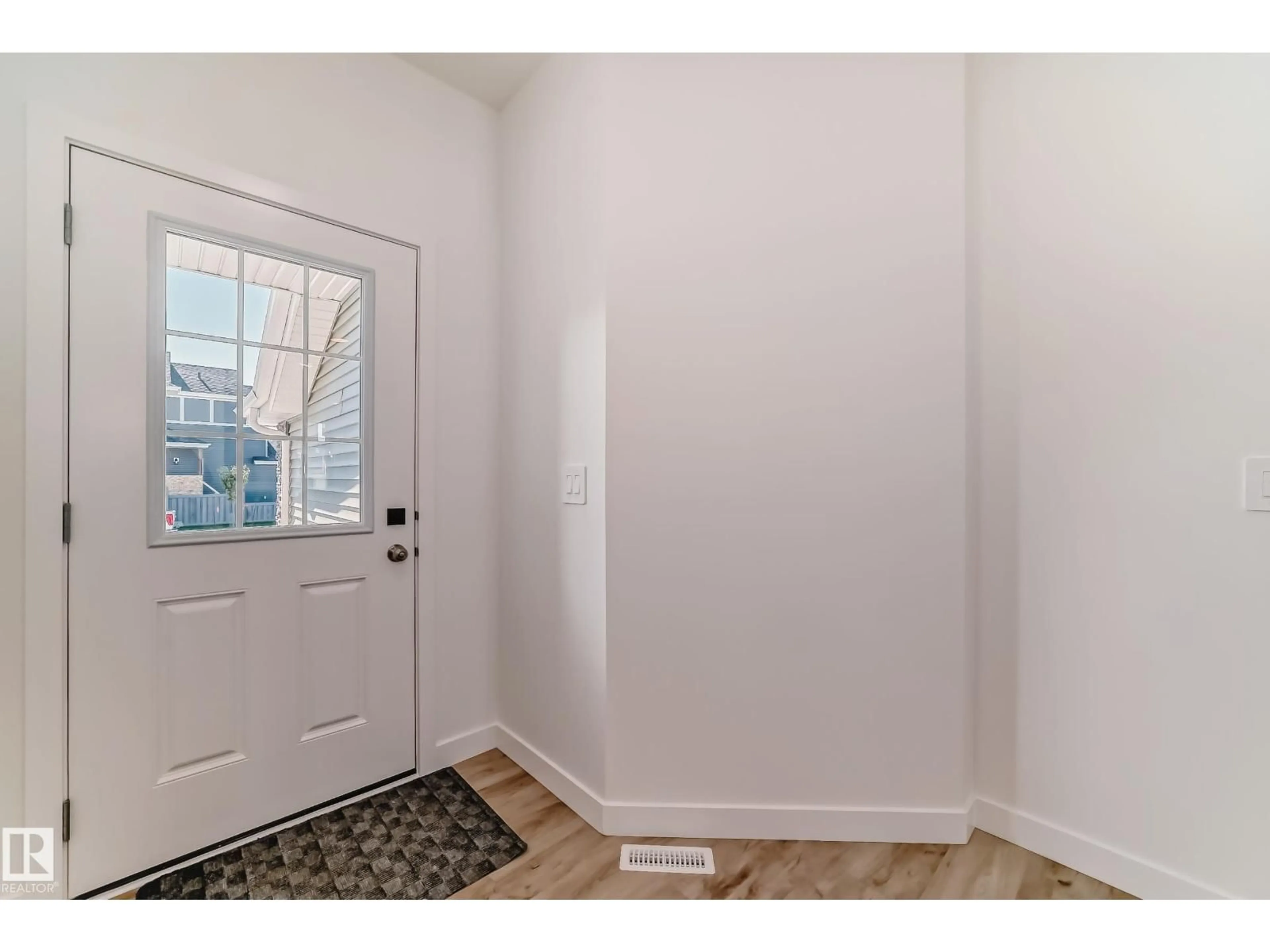 Indoor entryway for NW - 20624 43 AV, Edmonton Alberta T6M3E3