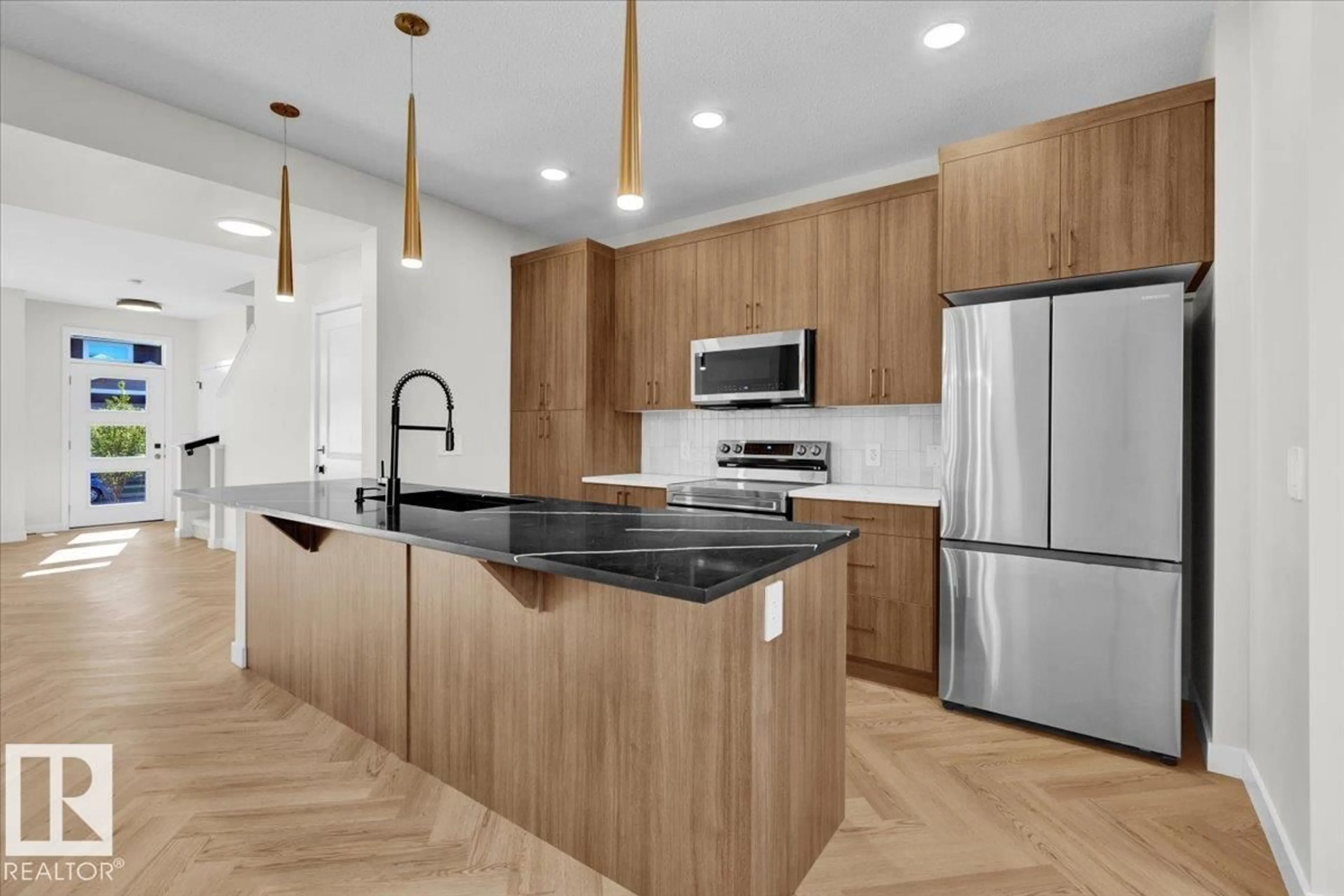 Open concept kitchen, unknown for 1322 KESWICK DR, Edmonton Alberta T6W5W1