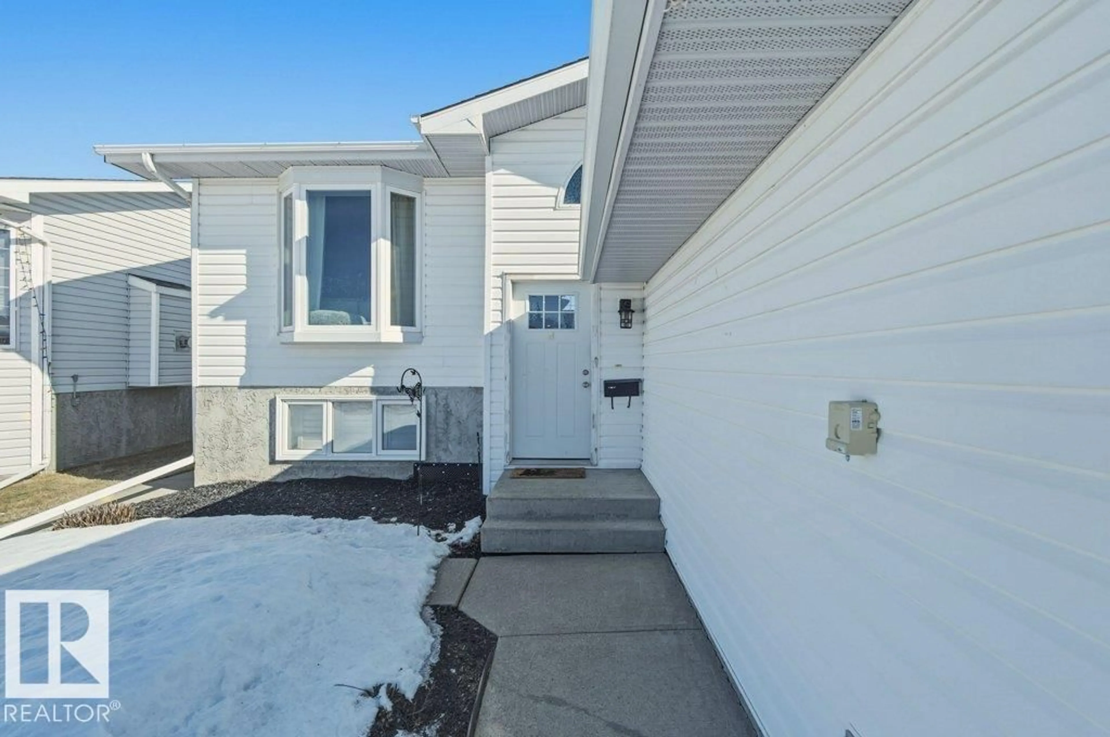 Home with vinyl exterior material, street for 9935 93 ST, Fort Saskatchewan Alberta T8L4H3