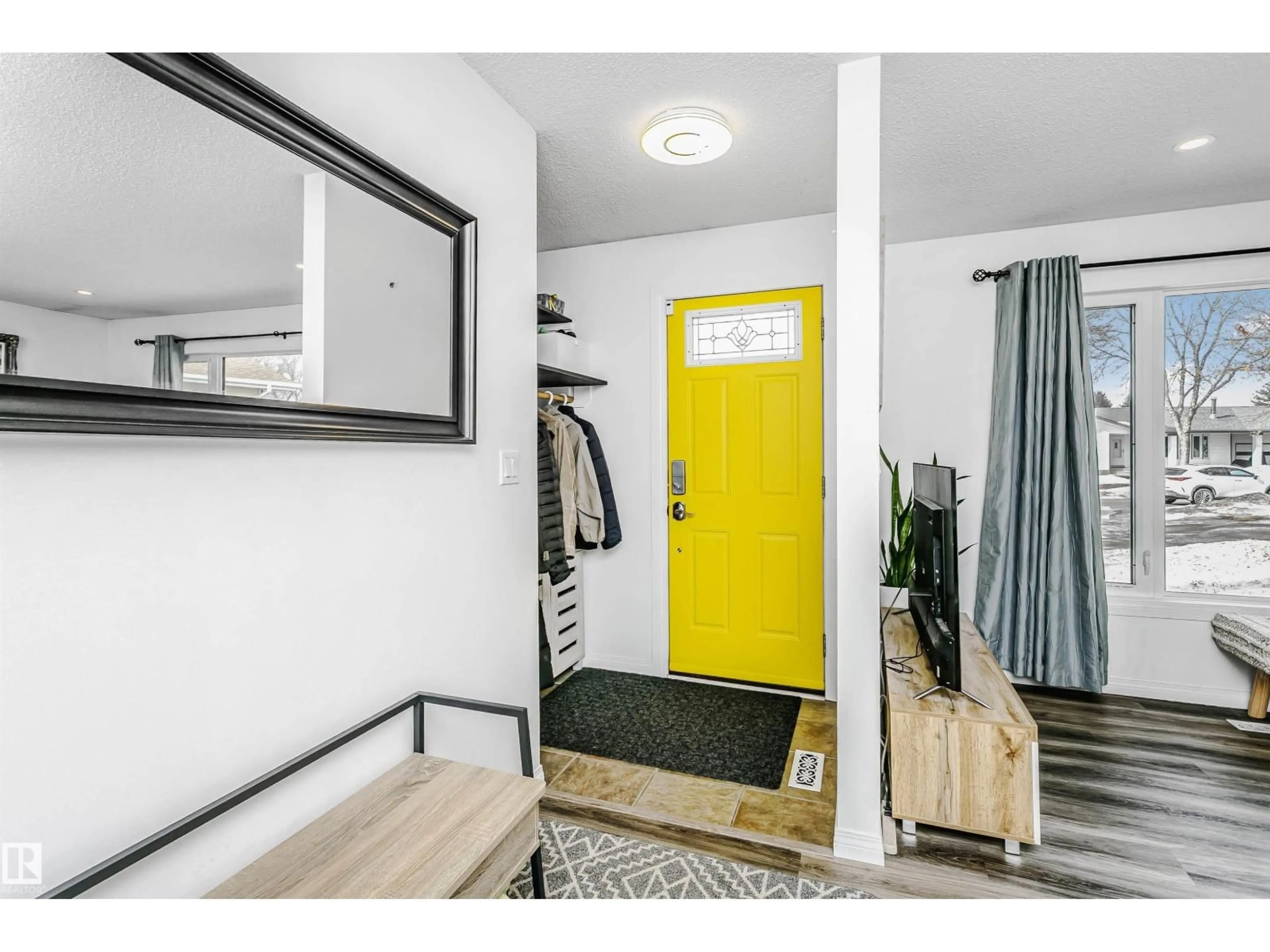 Indoor entryway for 8841 92 AV, Fort Saskatchewan Alberta T8L1A3