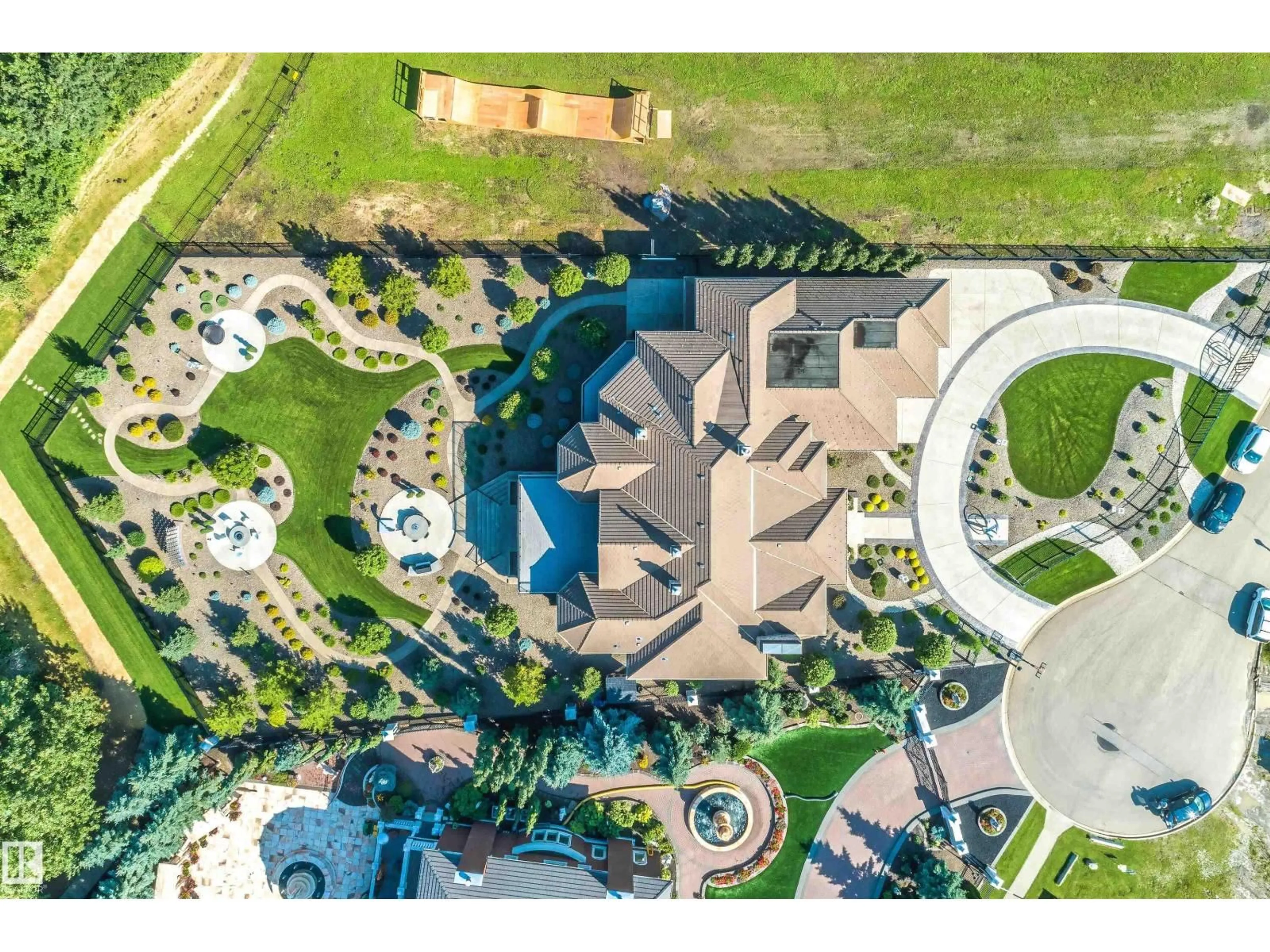 A pic from outside/outdoor area/front of a property/back of a property/a pic from drone, unknown for 16 WINDERMERE DR, Edmonton Alberta T6W0S2