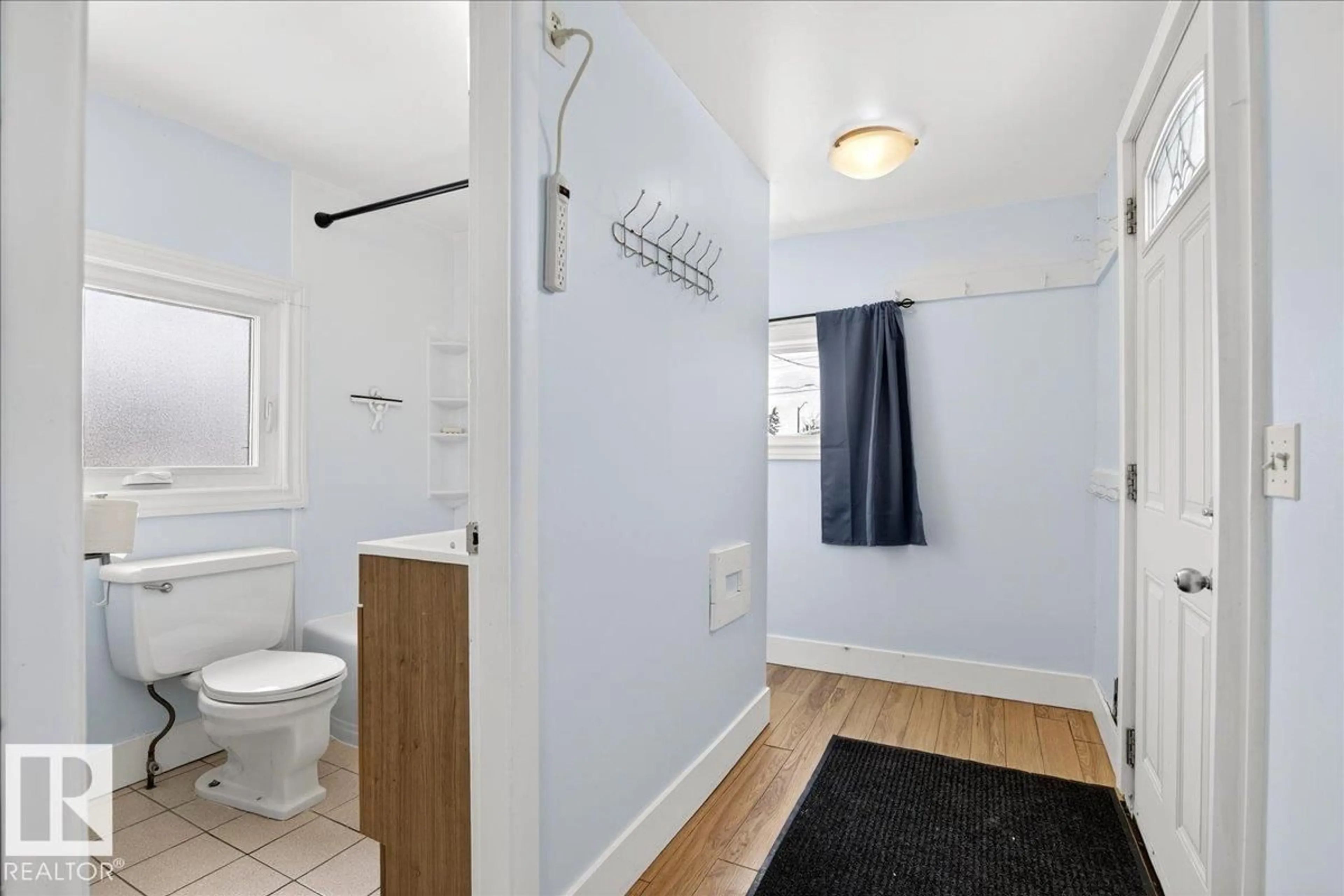 Standard bathroom, unknown for 4827 54 ST, Redwater Alberta T0A2W0