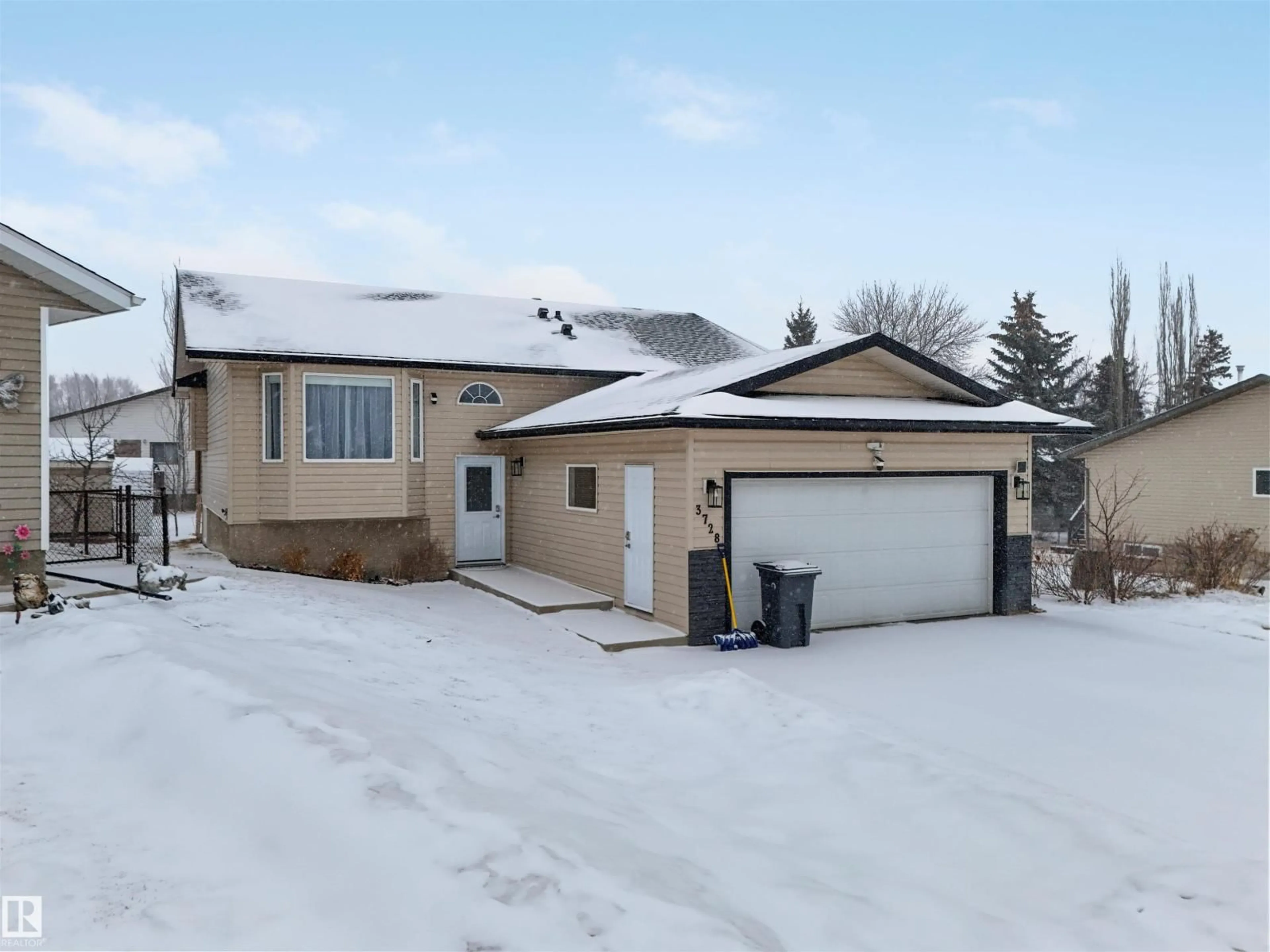 A pic from outside/outdoor area/front of a property/back of a property/a pic from drone, street for 3728 48B AV, Drayton Valley Alberta T7A1T3