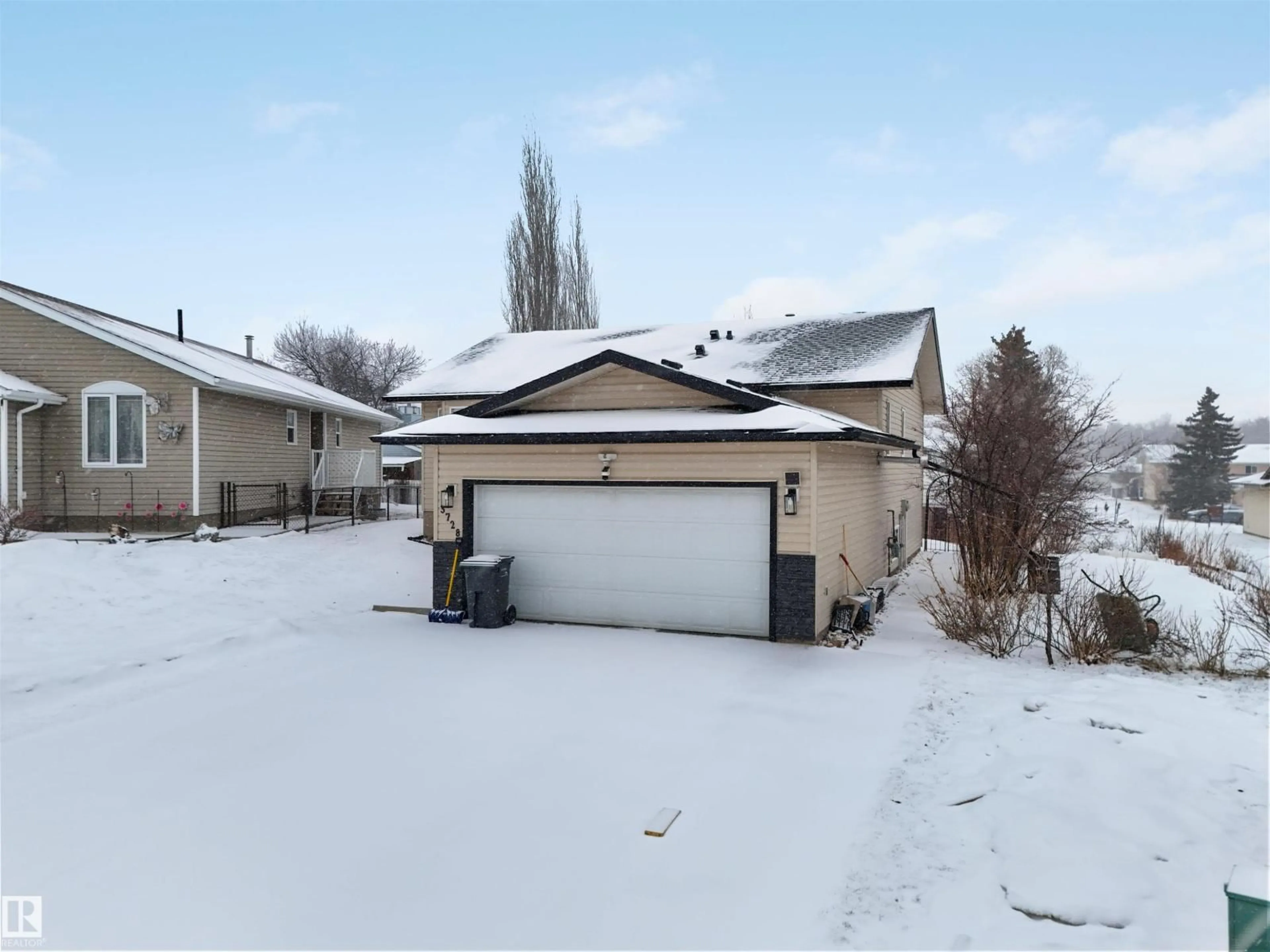A pic from outside/outdoor area/front of a property/back of a property/a pic from drone, street for 3728 48B AV, Drayton Valley Alberta T7A1T3