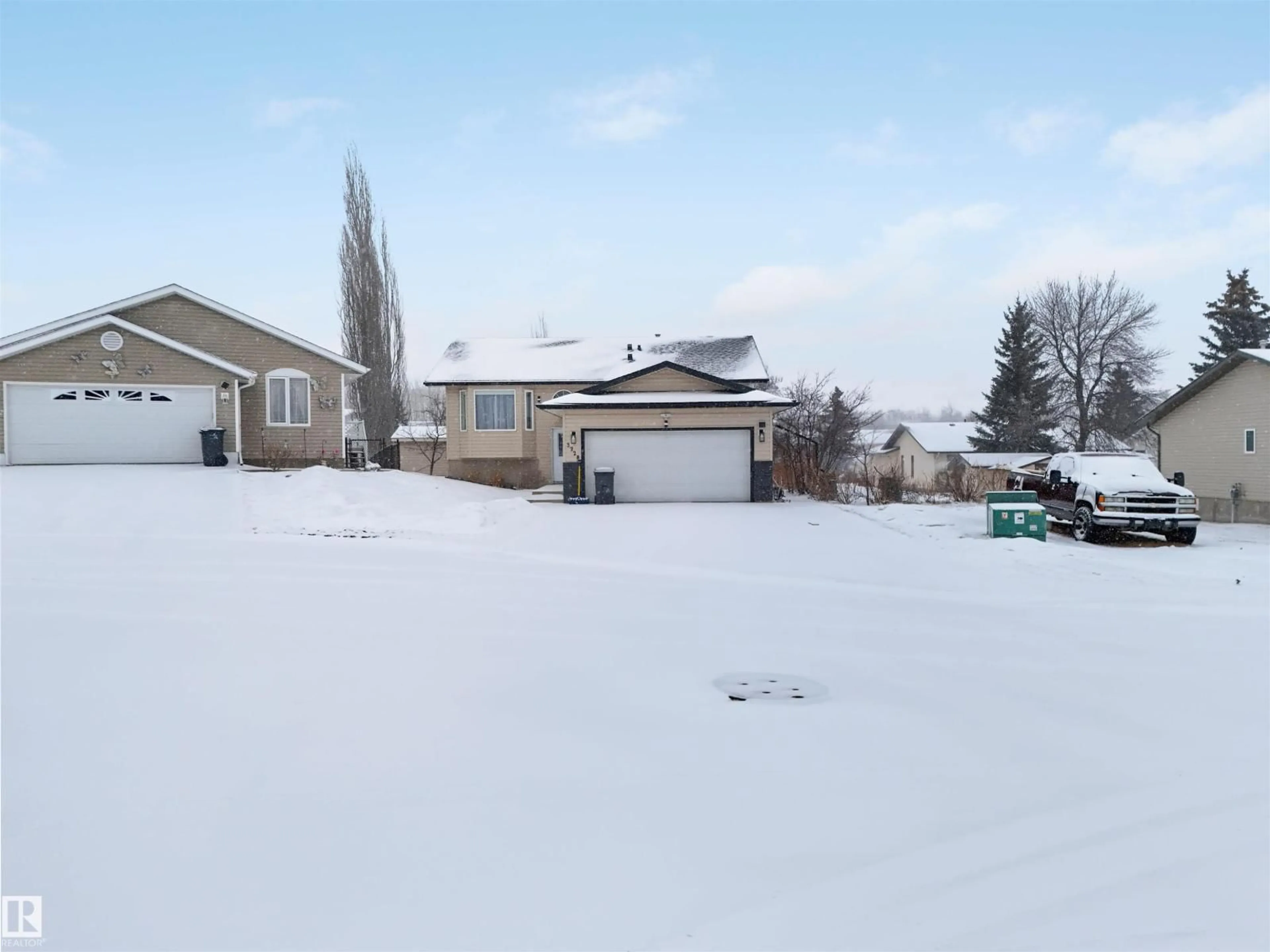 A pic from outside/outdoor area/front of a property/back of a property/a pic from drone, street for 3728 48B AV, Drayton Valley Alberta T7A1T3