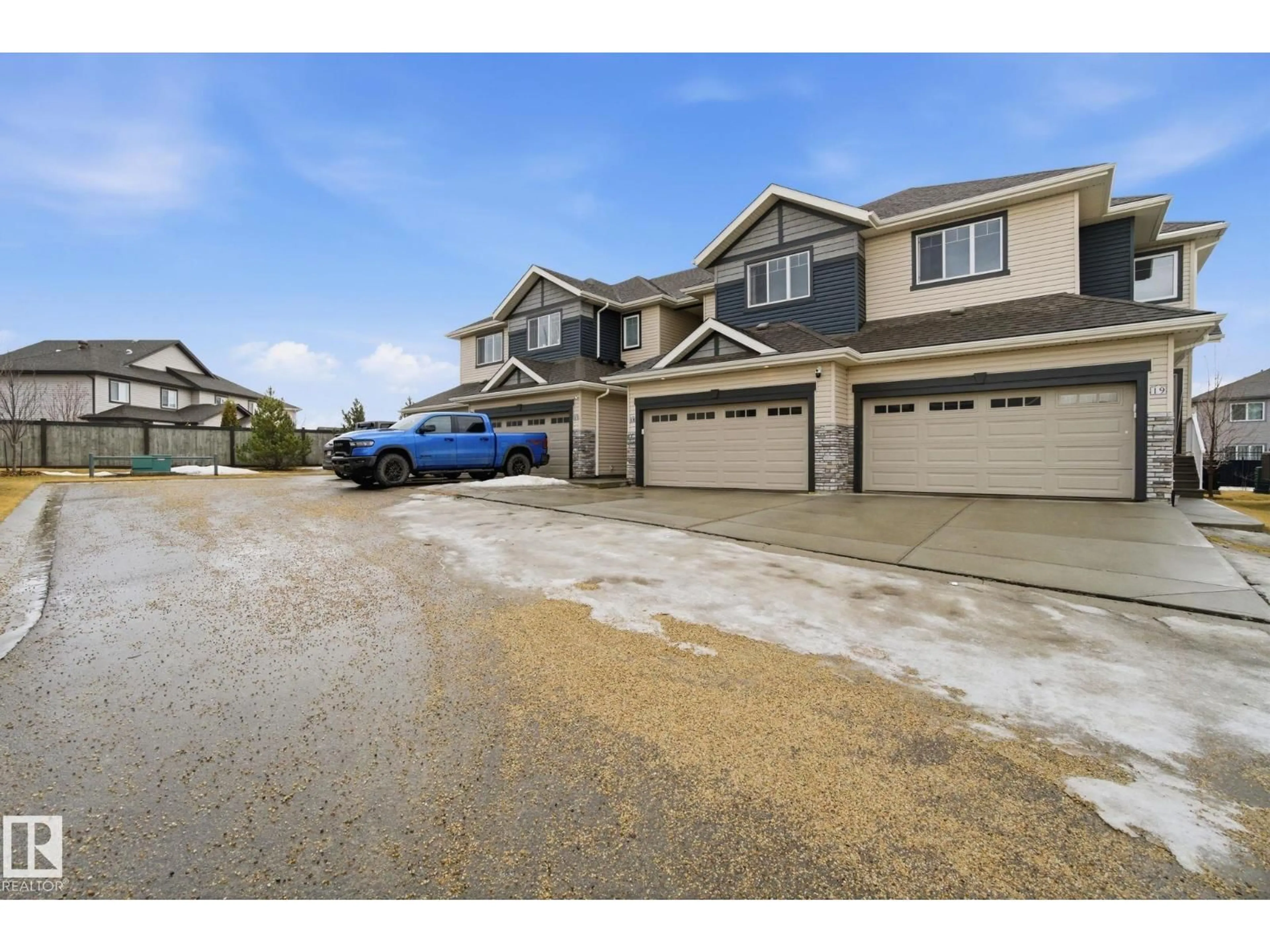 A pic from outside/outdoor area/front of a property/back of a property/a pic from drone, street for 4835 - 18 WRIGHT DR, Edmonton Alberta T6W3T2
