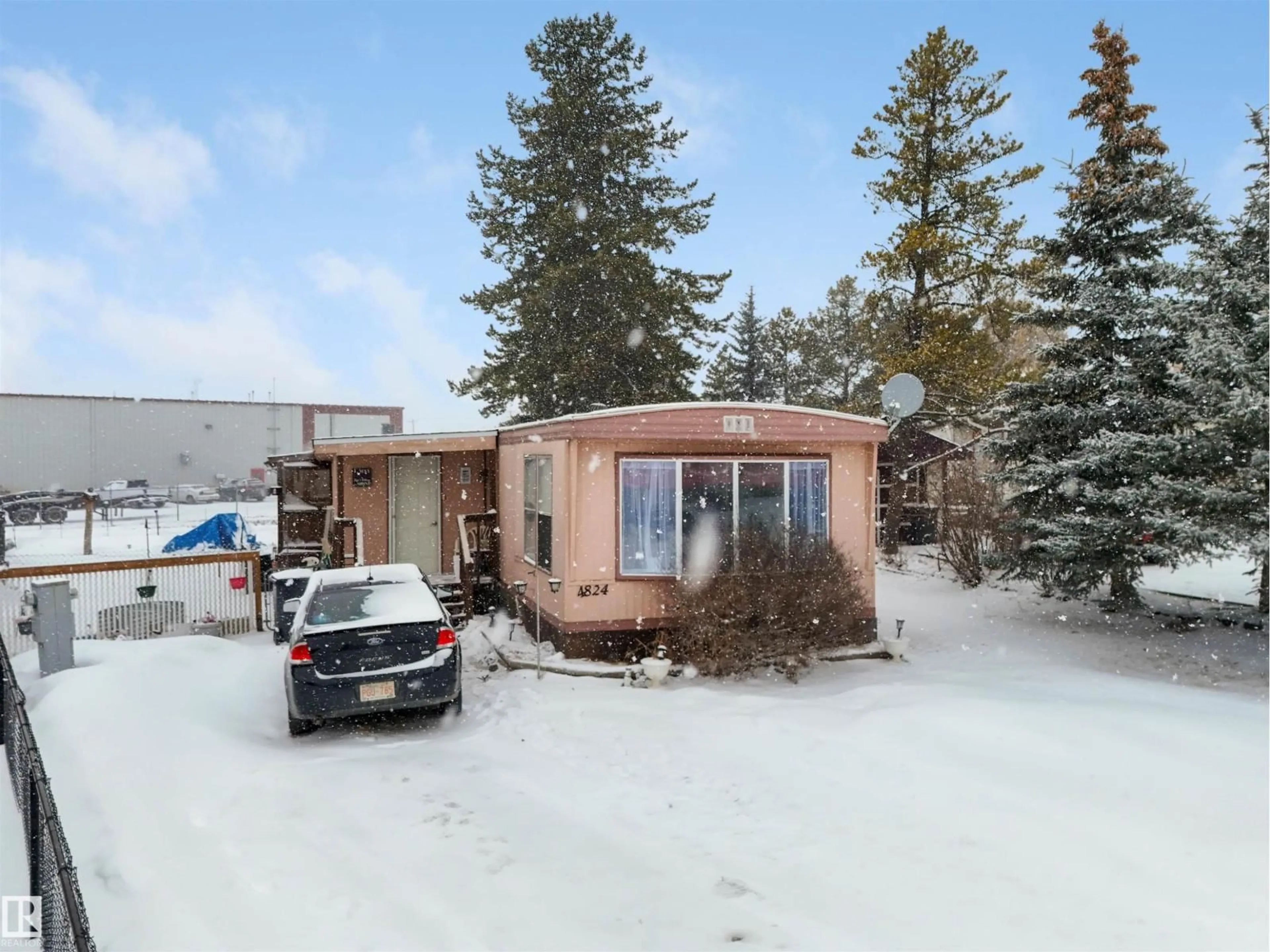 A pic from outside/outdoor area/front of a property/back of a property/a pic from drone, street for 4824 56A ST, Drayton Valley Alberta T7A1J9