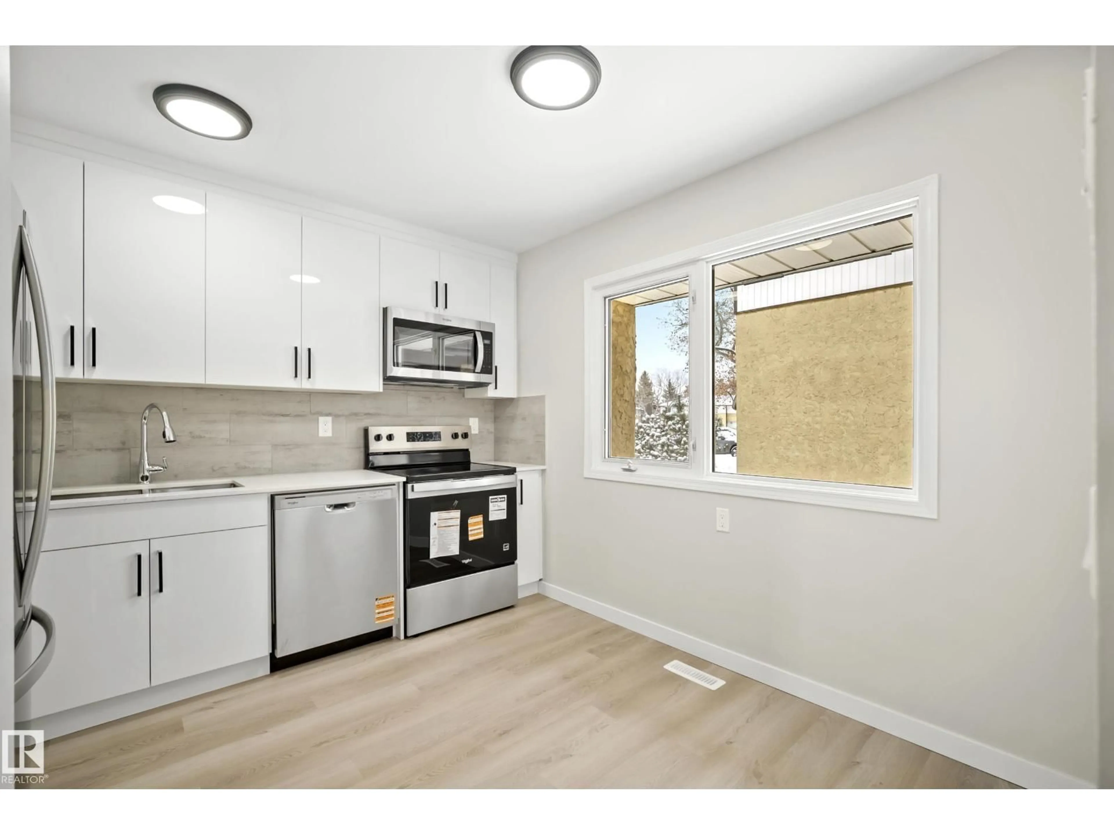 Standard kitchen, unknown for 3311 139 AV, Edmonton Alberta T5Y1T2