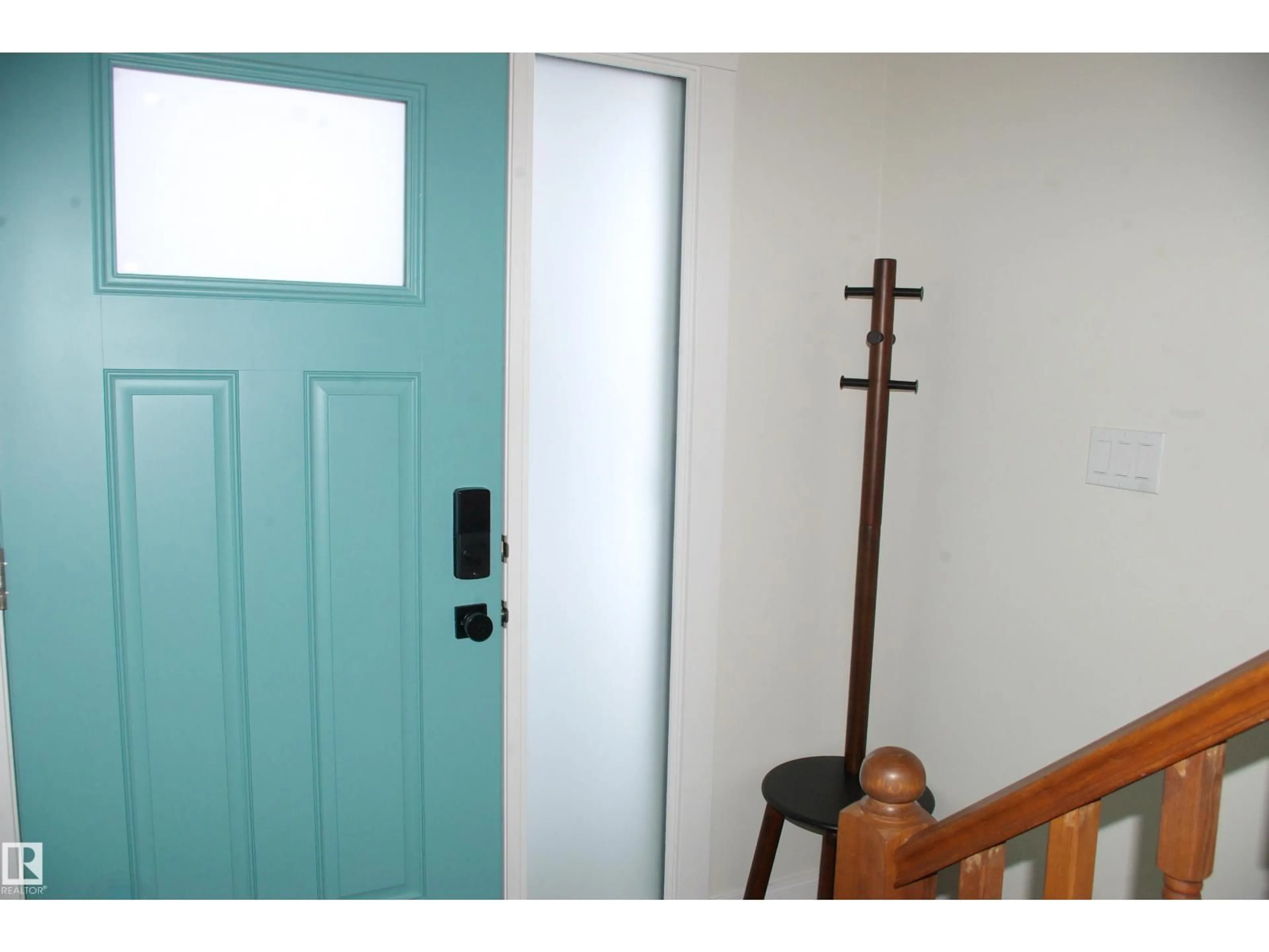 Indoor entryway for 11907 152A AV, Edmonton Alberta T5X1E7