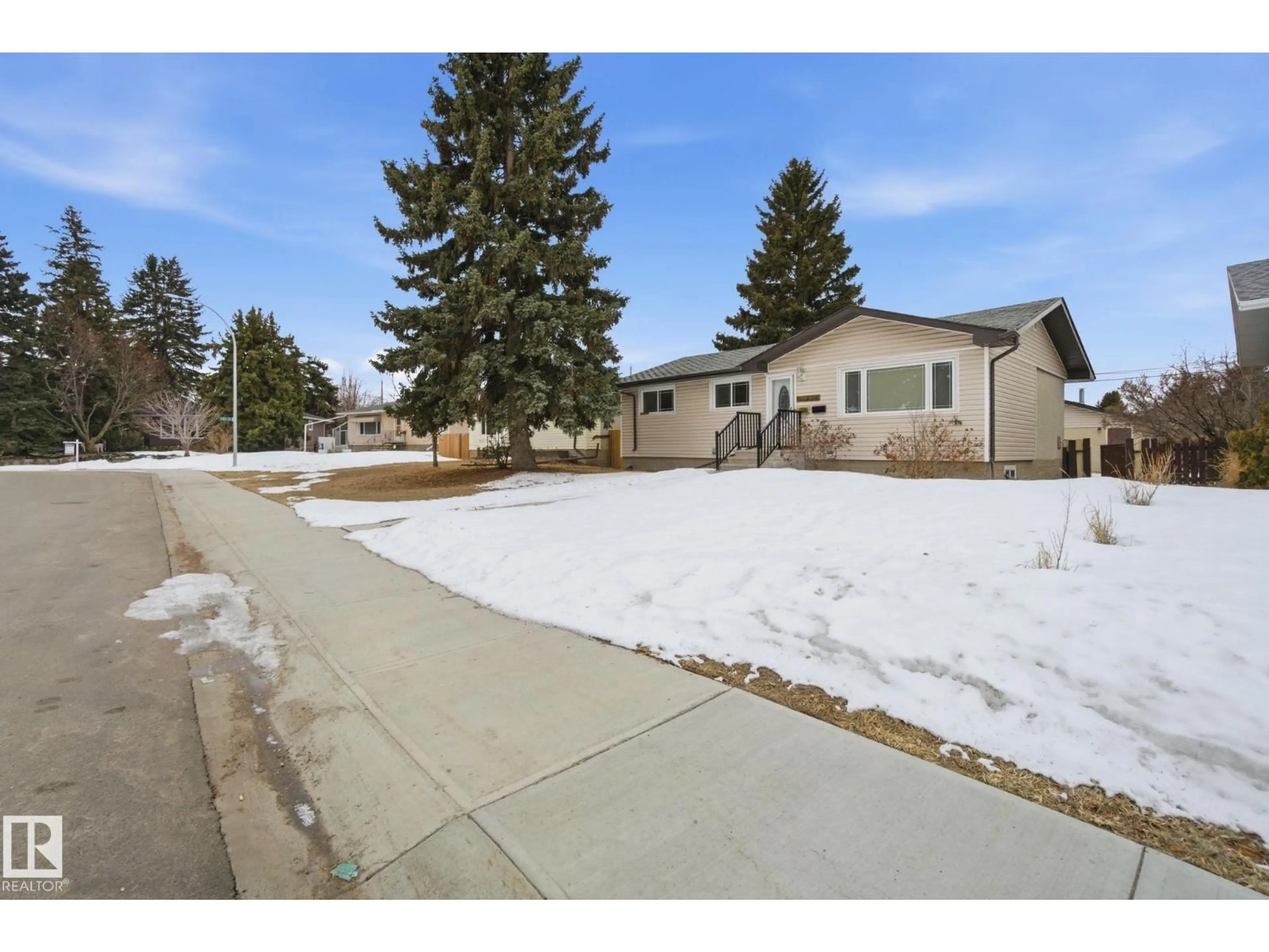 A pic from outside/outdoor area/front of a property/back of a property/a pic from drone, street for NW - 12820 95 ST, Edmonton Alberta T5E3Y1