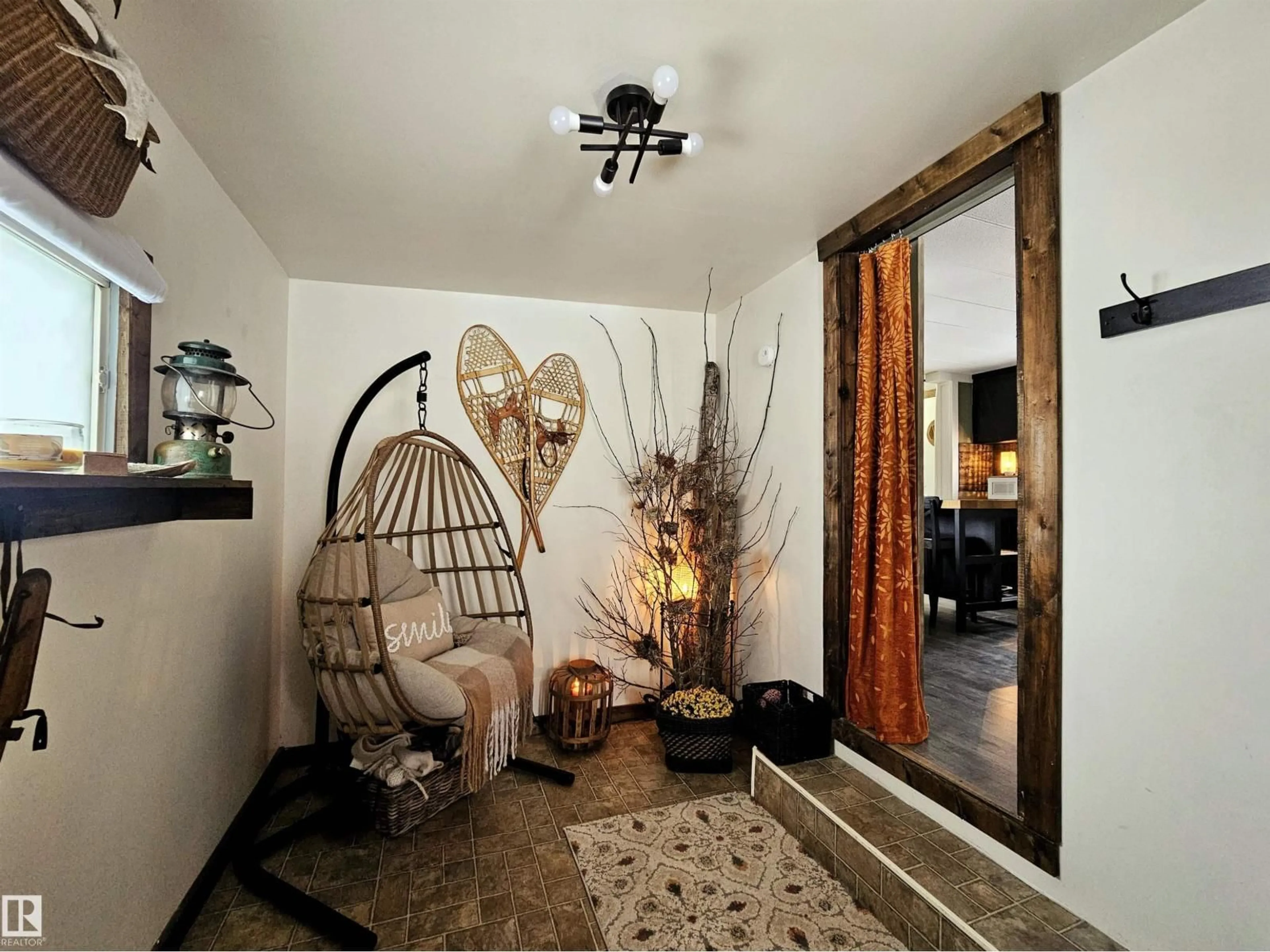 Indoor entryway for 4904 52 AV, Breton Alberta T0C0B8
