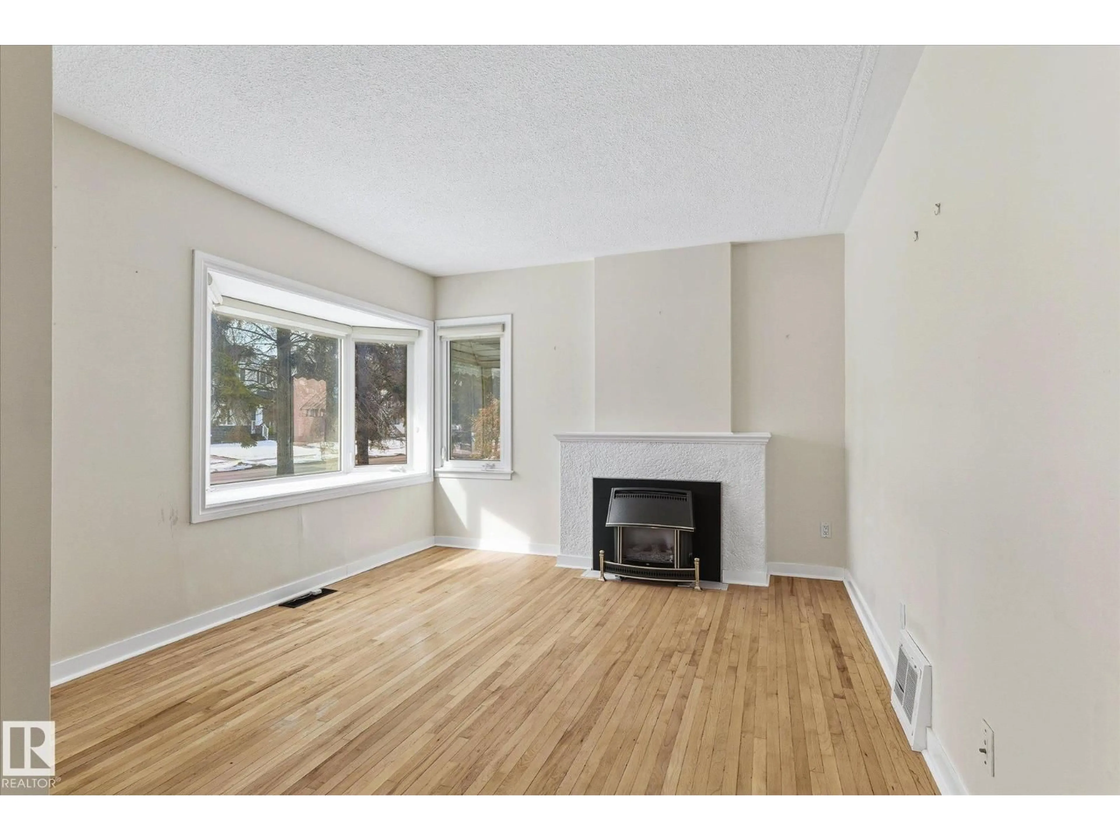 A pic of a room for NW - 11715 123 ST, Edmonton Alberta T5M0G8