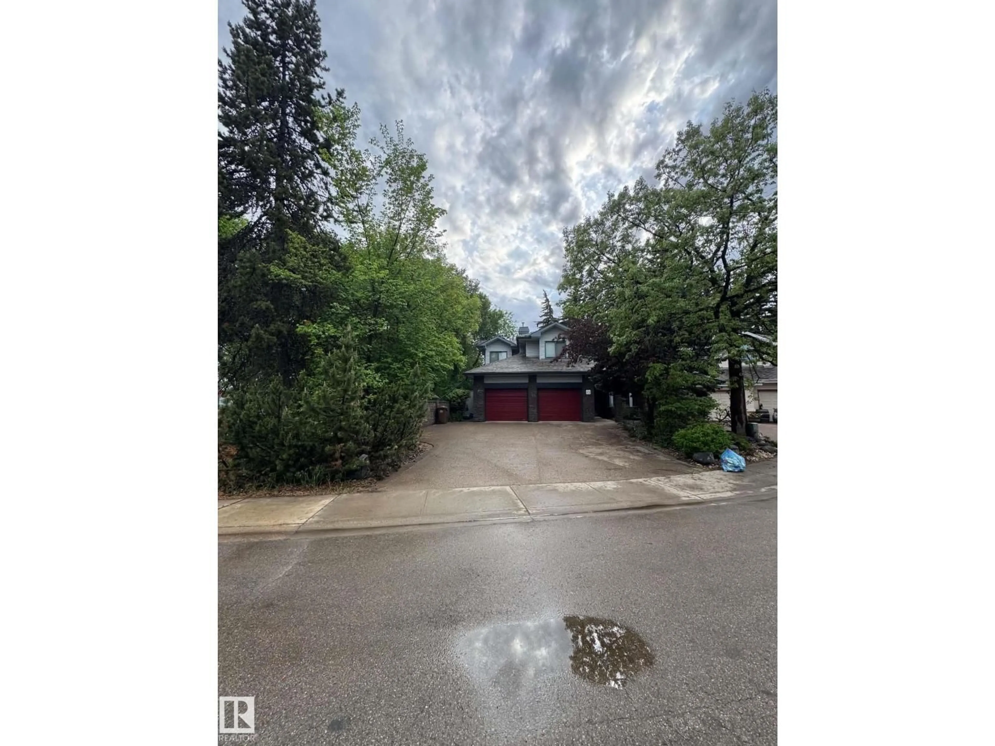 A pic from outside/outdoor area/front of a property/back of a property/a pic from drone, street for 1 GENTRY, St. Albert Alberta T8N5K1