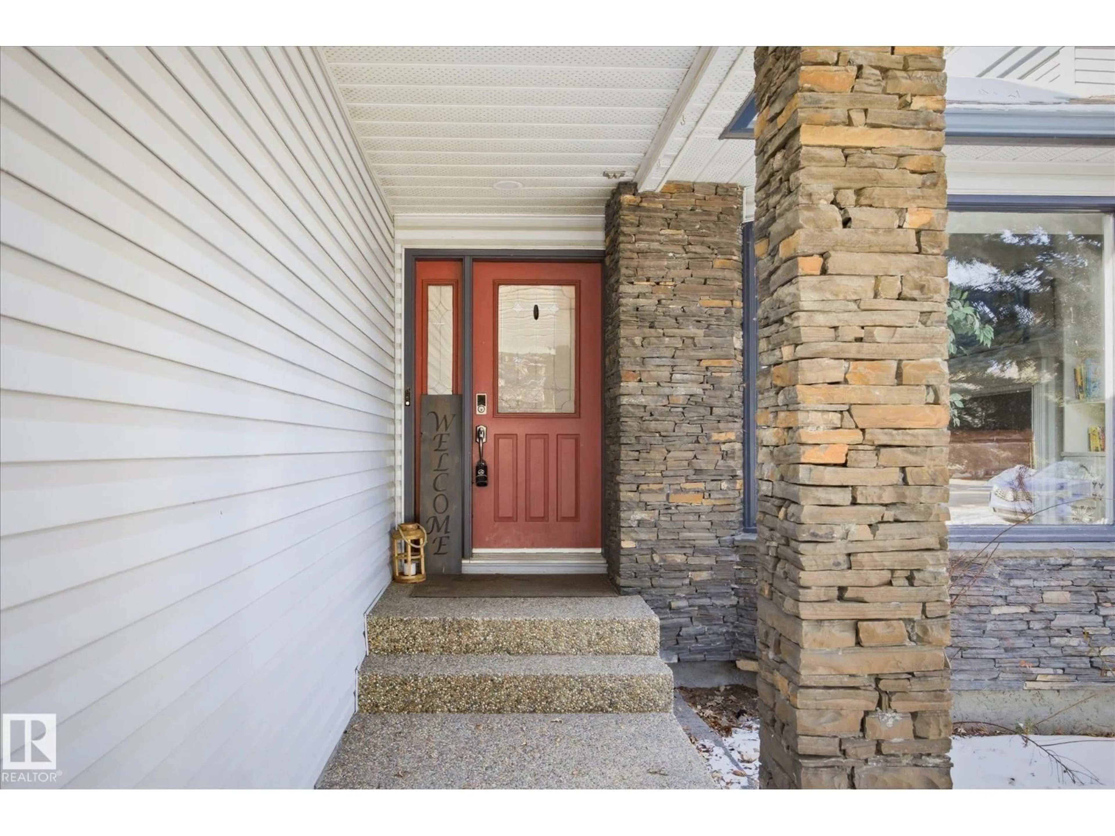 Indoor entryway for 1 GENTRY, St. Albert Alberta T8N5K1