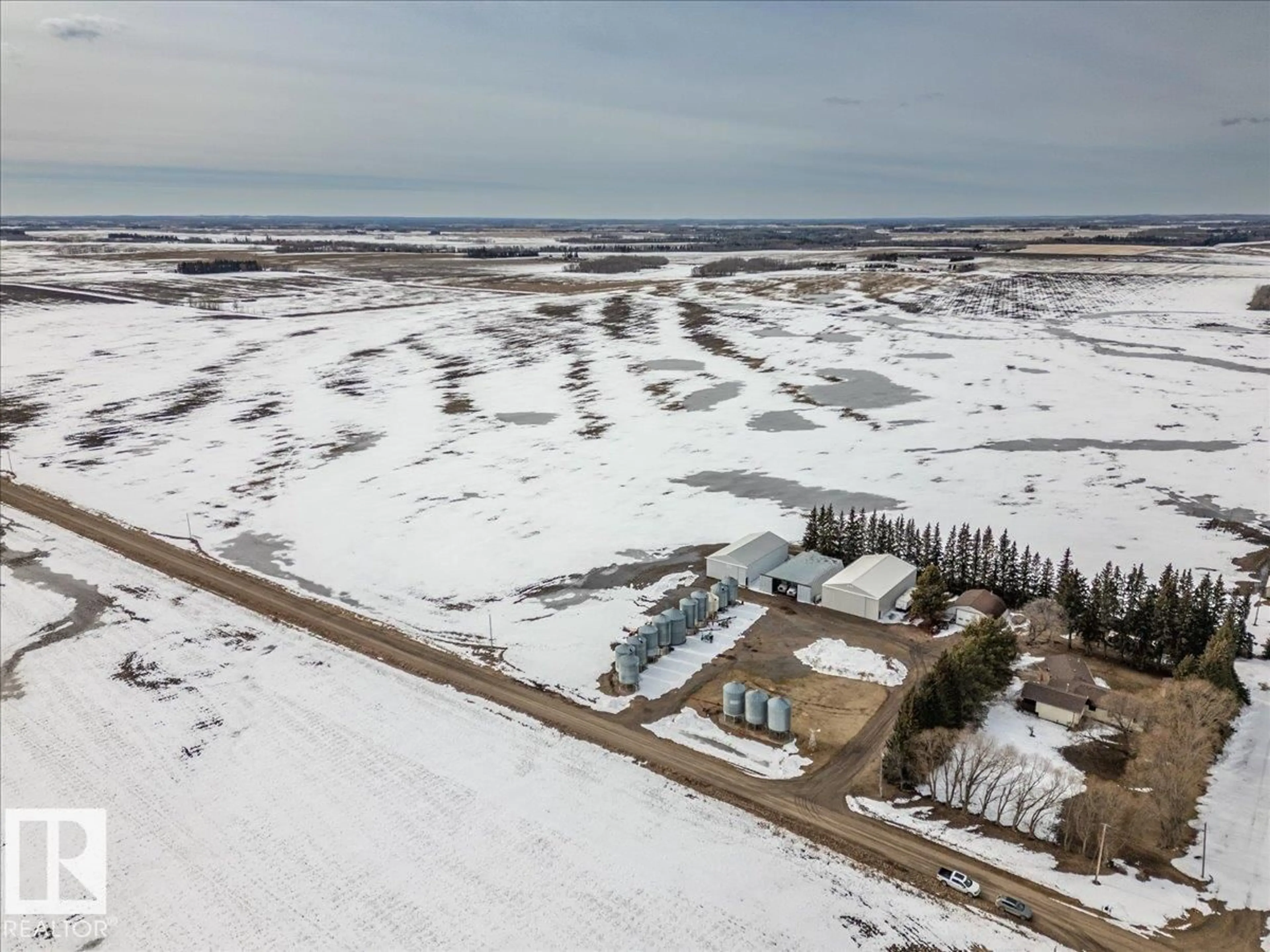A pic from outside/outdoor area/front of a property/back of a property/a pic from drone, unknown for 50278 RGE ROAD 274, Rural Leduc County Alberta T0C0V0