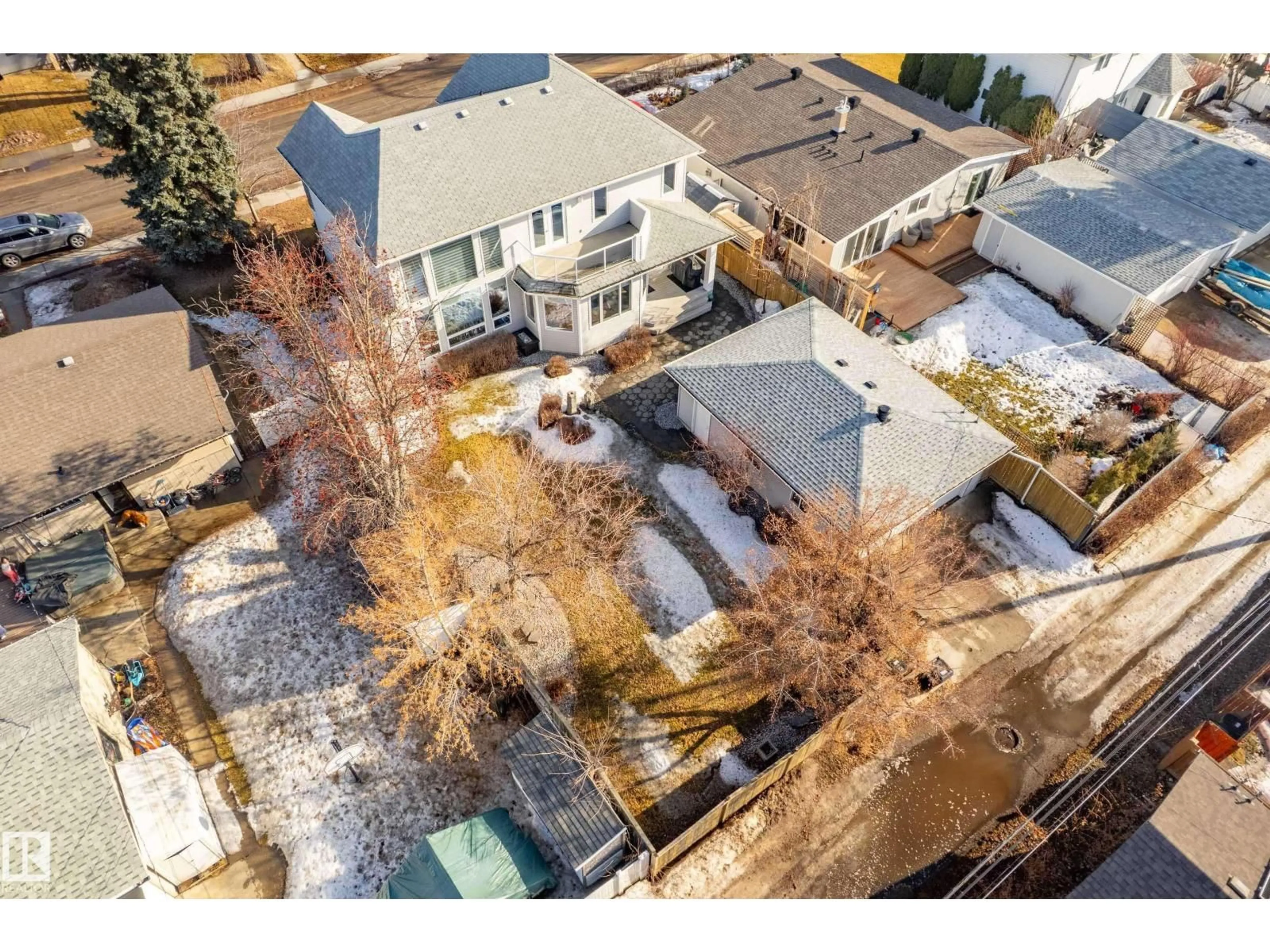 A pic from outside/outdoor area/front of a property/back of a property/a pic from drone, street for NW - 10720 65 ST, Edmonton Alberta T6A2P4