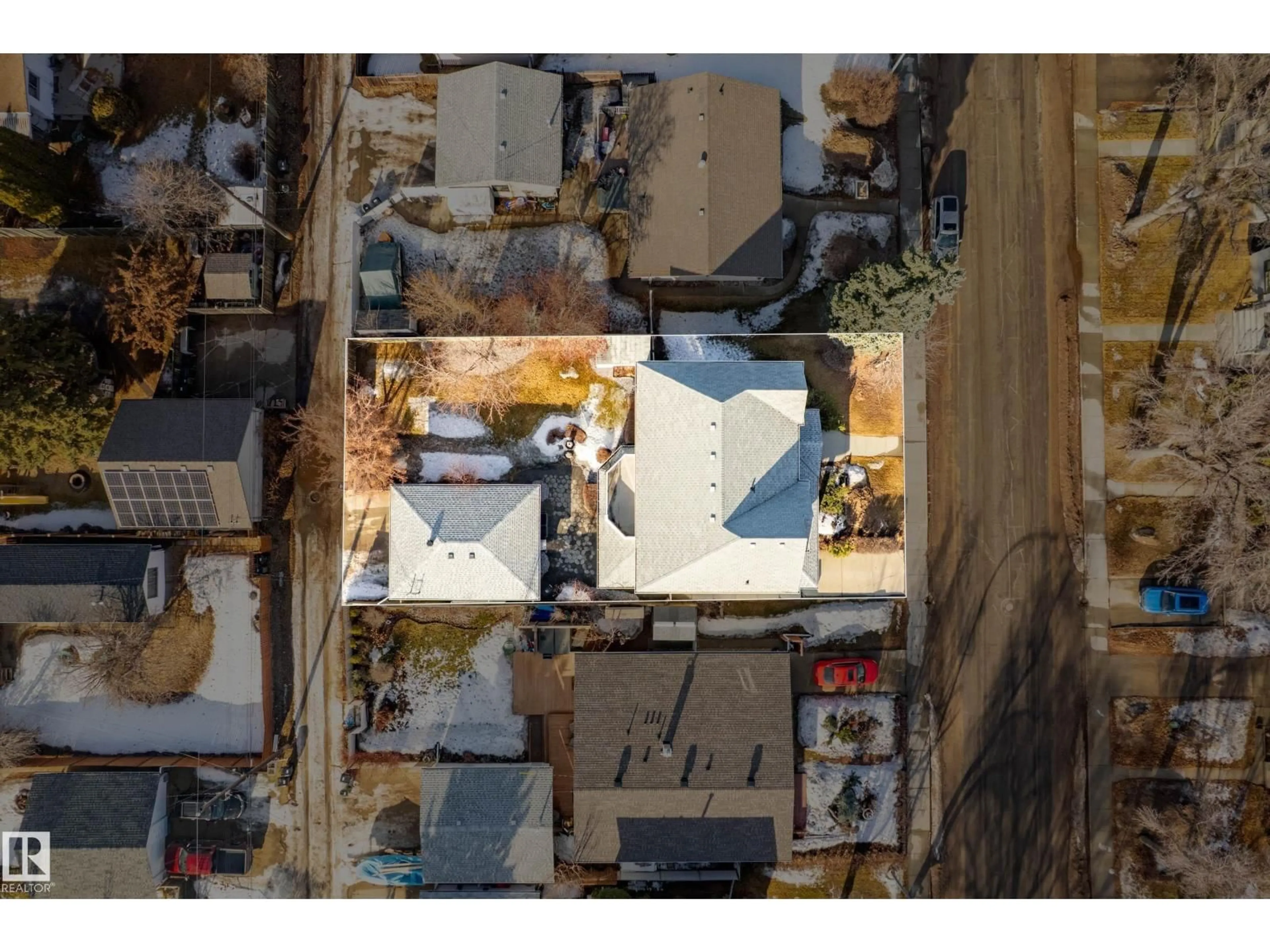 A pic from outside/outdoor area/front of a property/back of a property/a pic from drone, street for NW - 10720 65 ST, Edmonton Alberta T6A2P4