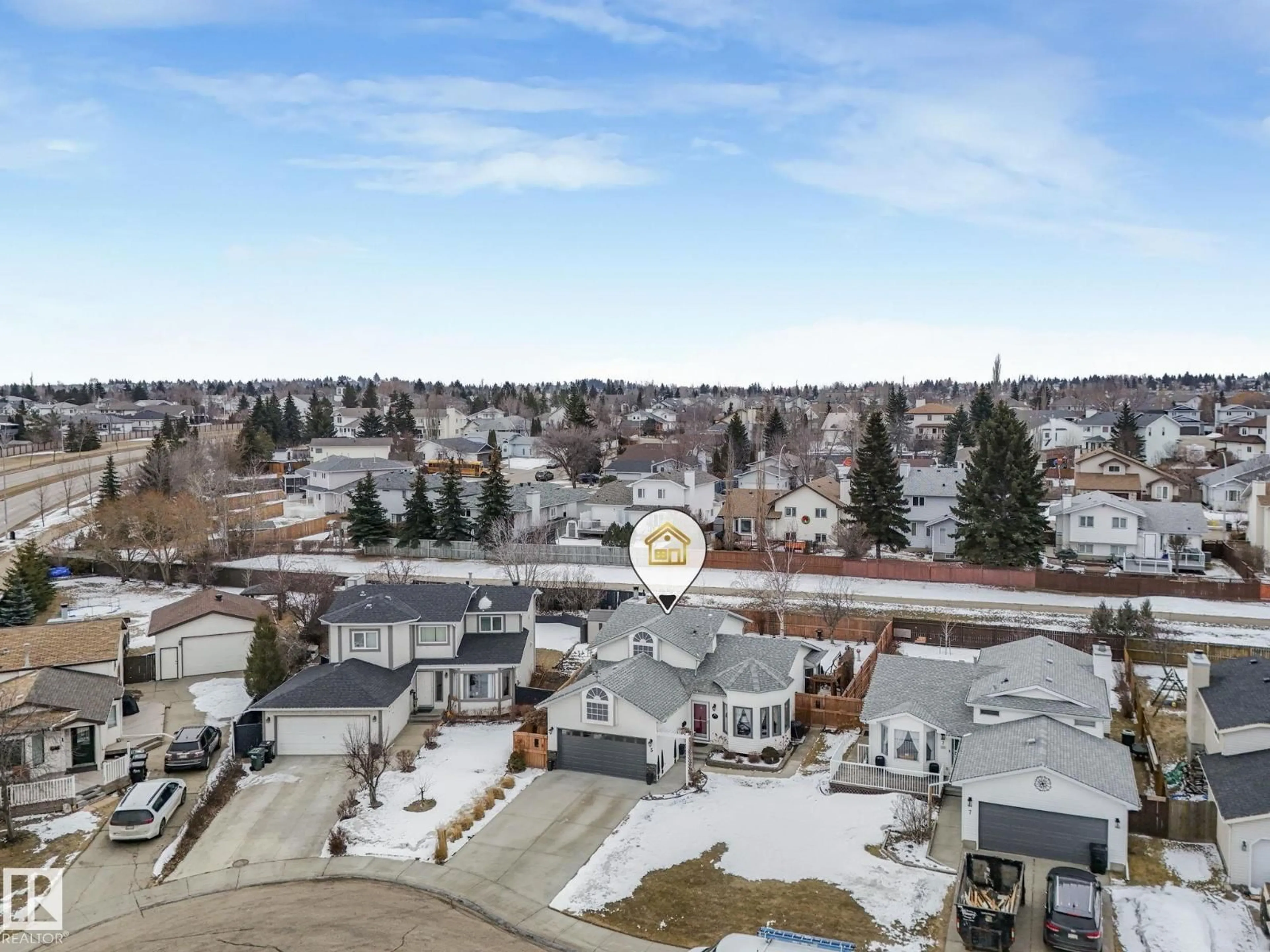 A pic from outside/outdoor area/front of a property/back of a property/a pic from drone, unknown for 5 DEACON DR, Sherwood Park Alberta T8H1M8