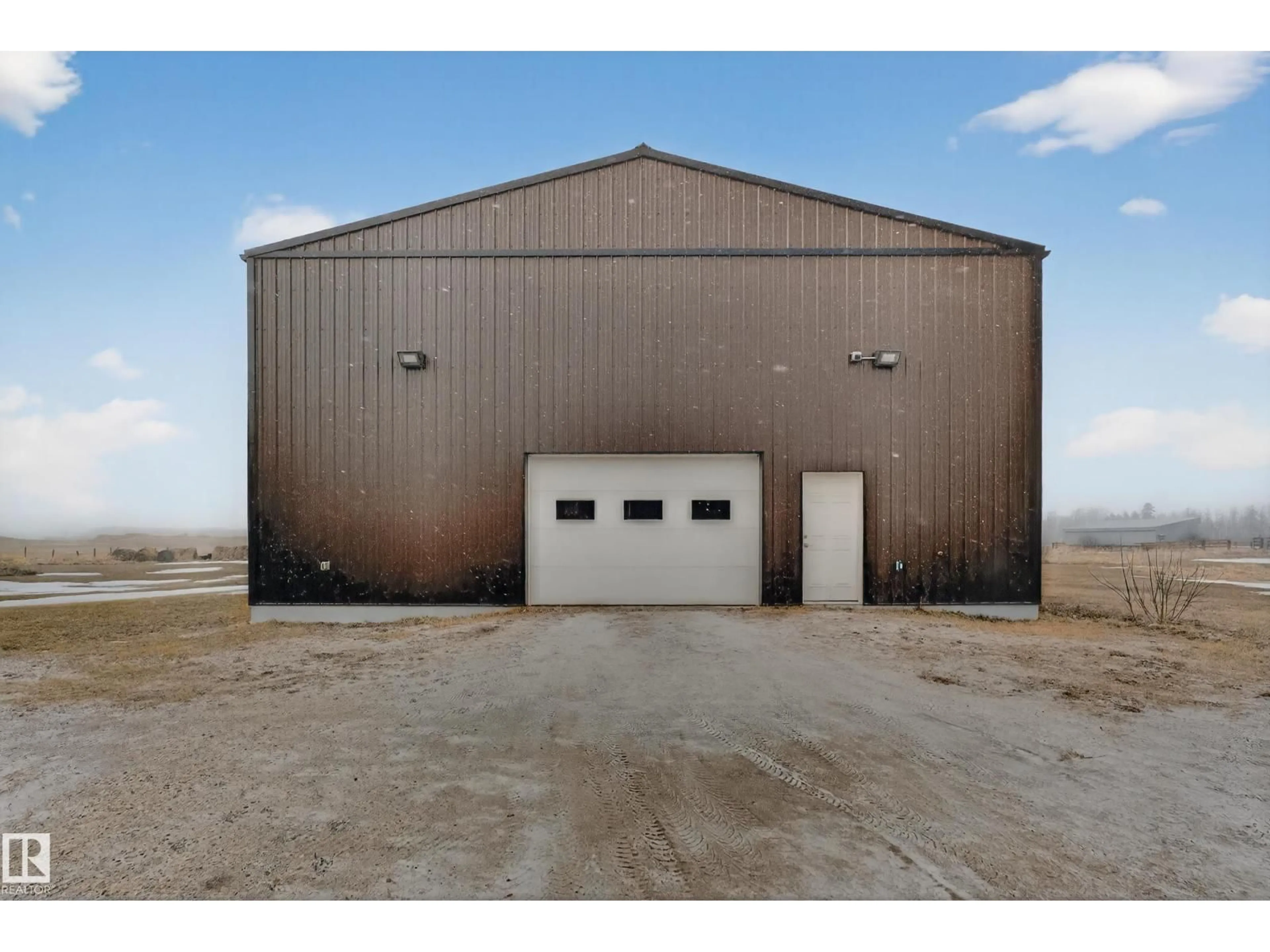 Indoor garage for 52003 RGE ROAD 273, Rural Parkland County Alberta T7X3R7