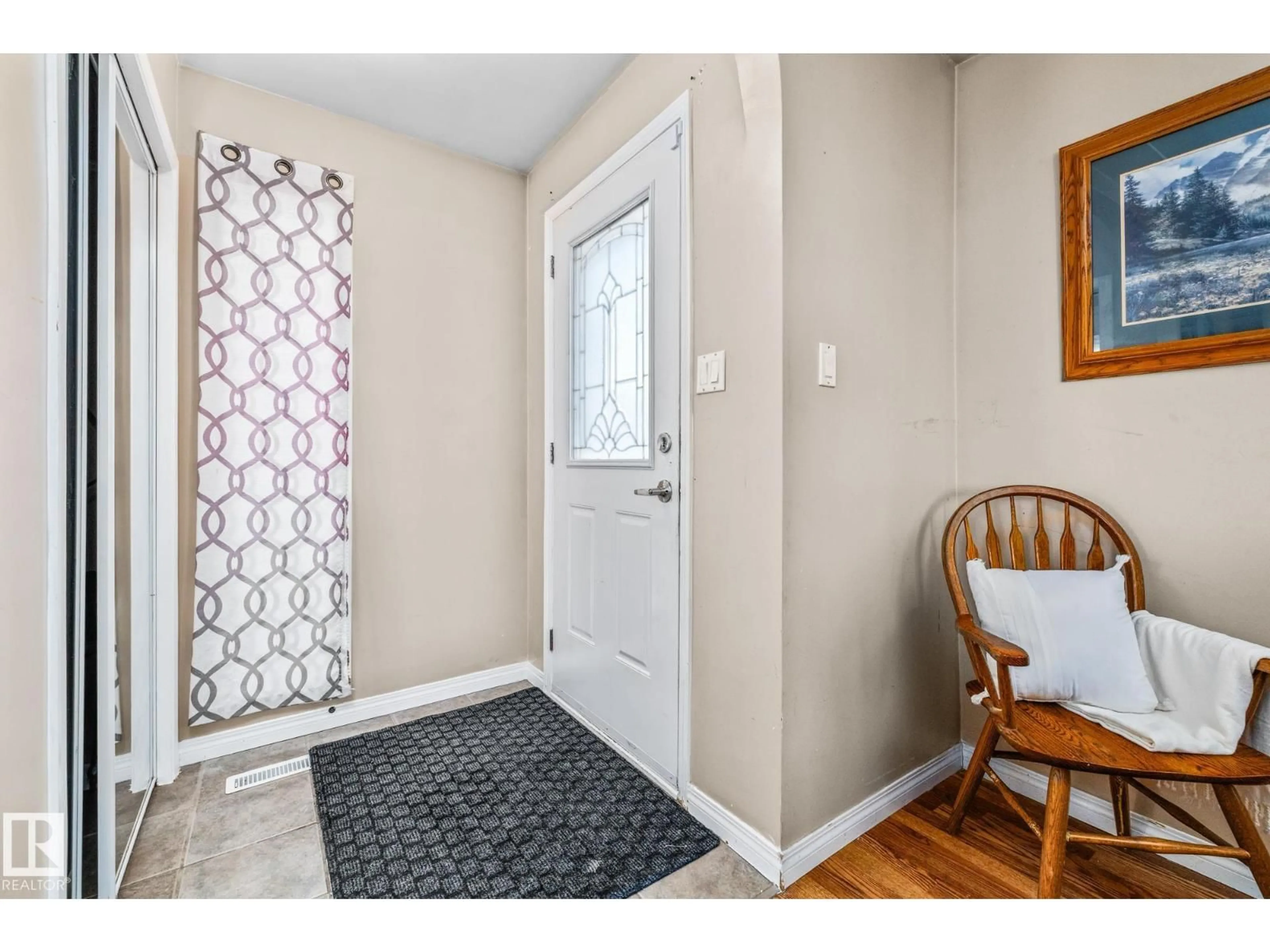 Indoor entryway for 12752 116 ST, Edmonton Alberta T5E5H2