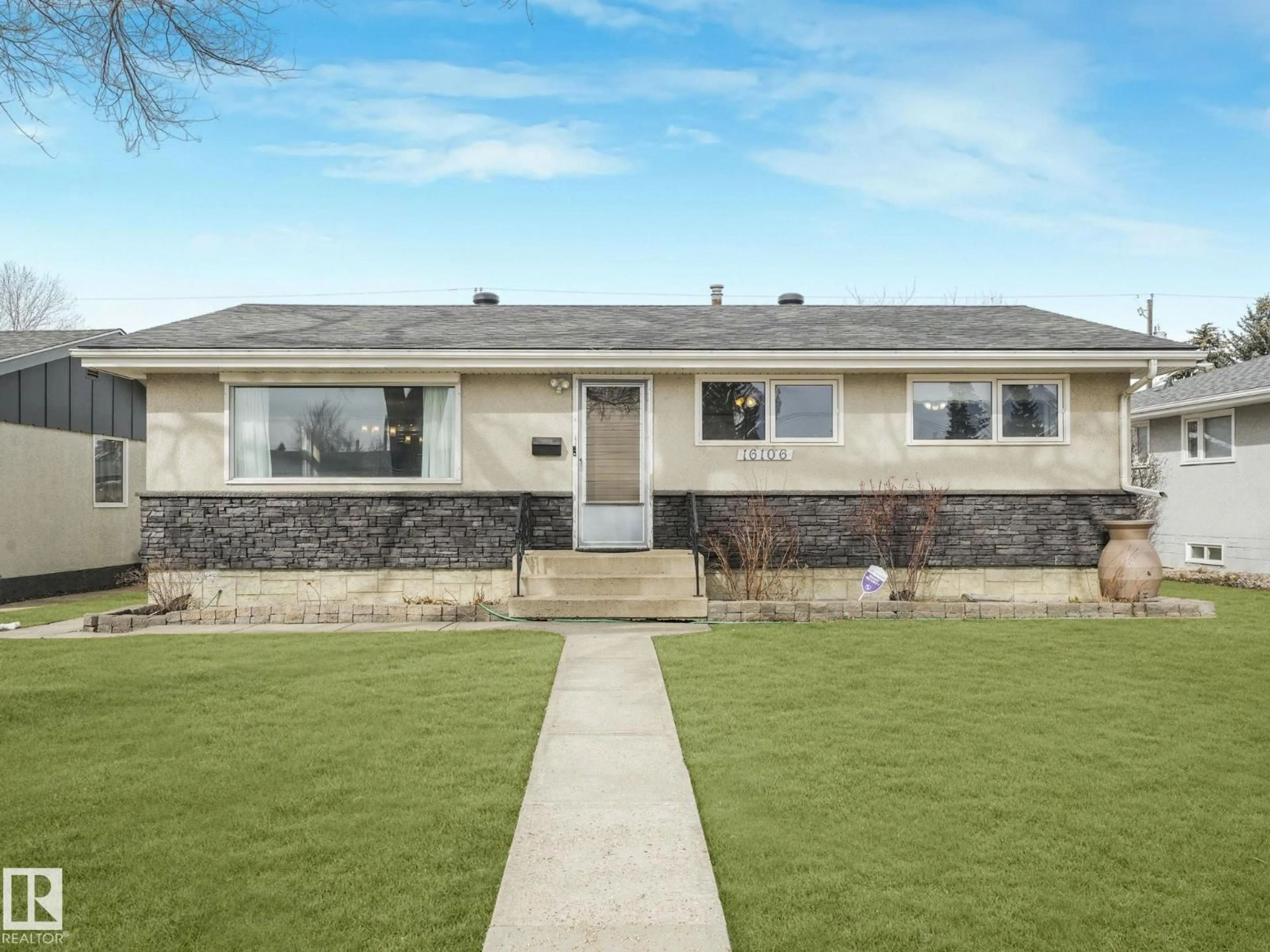 Home with vinyl exterior material, street for 16106 79A AV NW, Edmonton Alberta T5R3J1