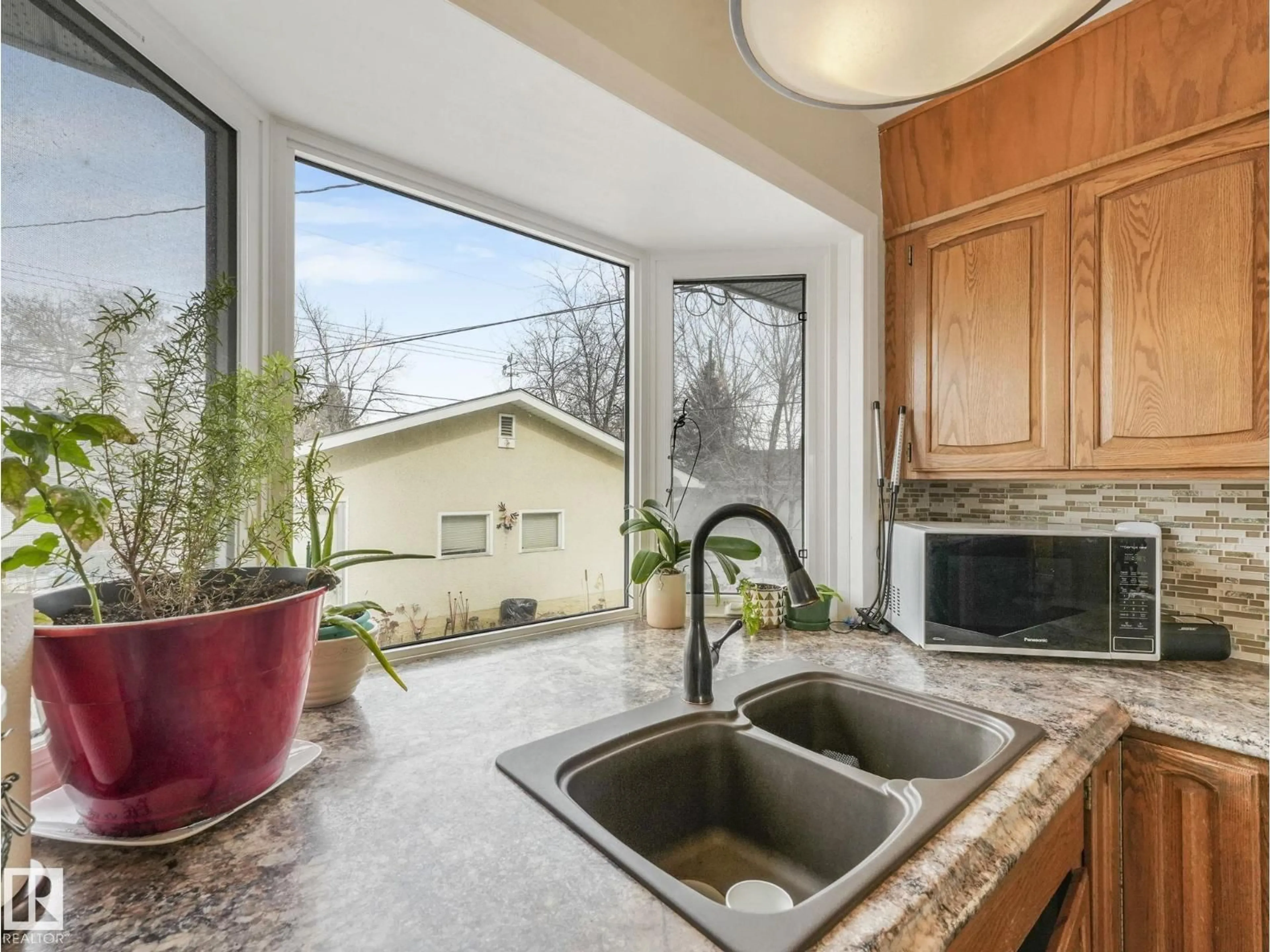 Open concept kitchen, ceramic/tile floor for 16106 79A AV NW, Edmonton Alberta T5R3J1