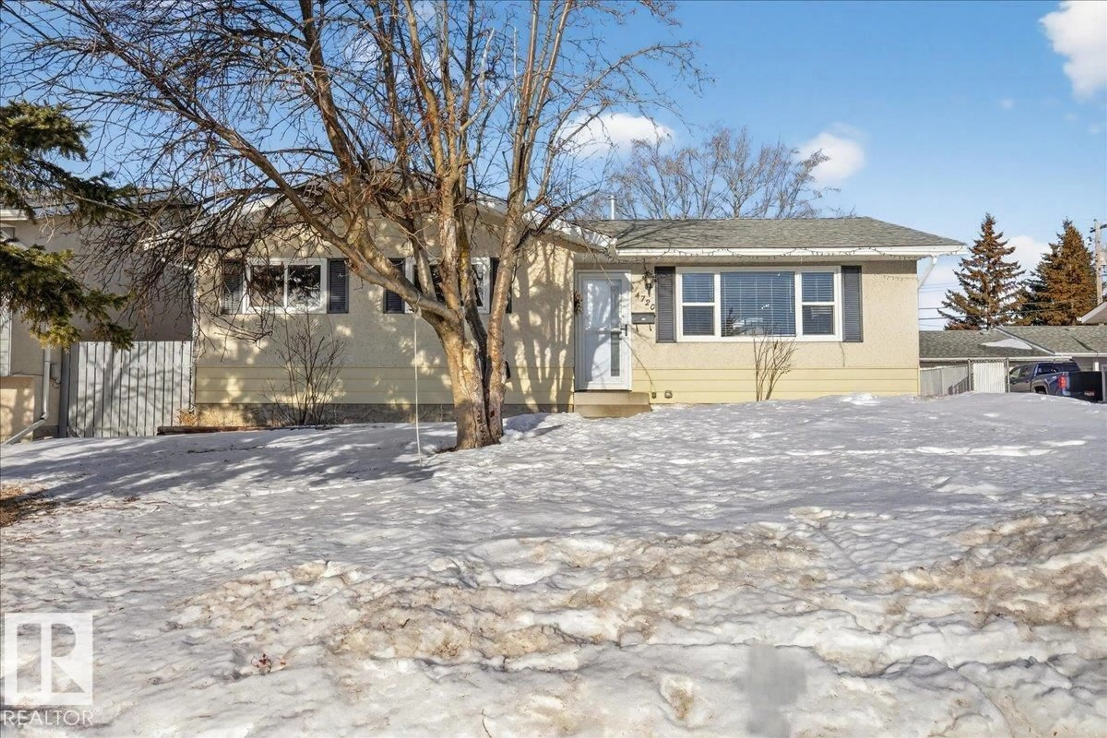 A pic from outside/outdoor area/front of a property/back of a property/a pic from drone, street for 4720 47 ST, Gibbons Alberta T0A1N0