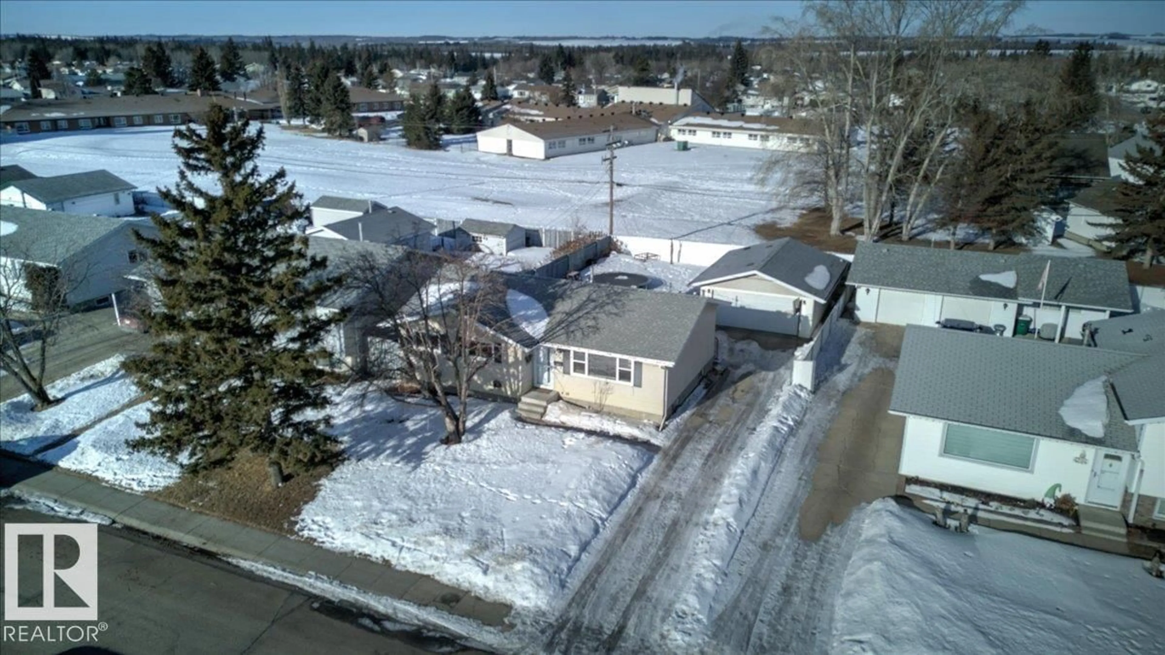 A pic from outside/outdoor area/front of a property/back of a property/a pic from drone, street for 4720 47 ST, Gibbons Alberta T0A1N0