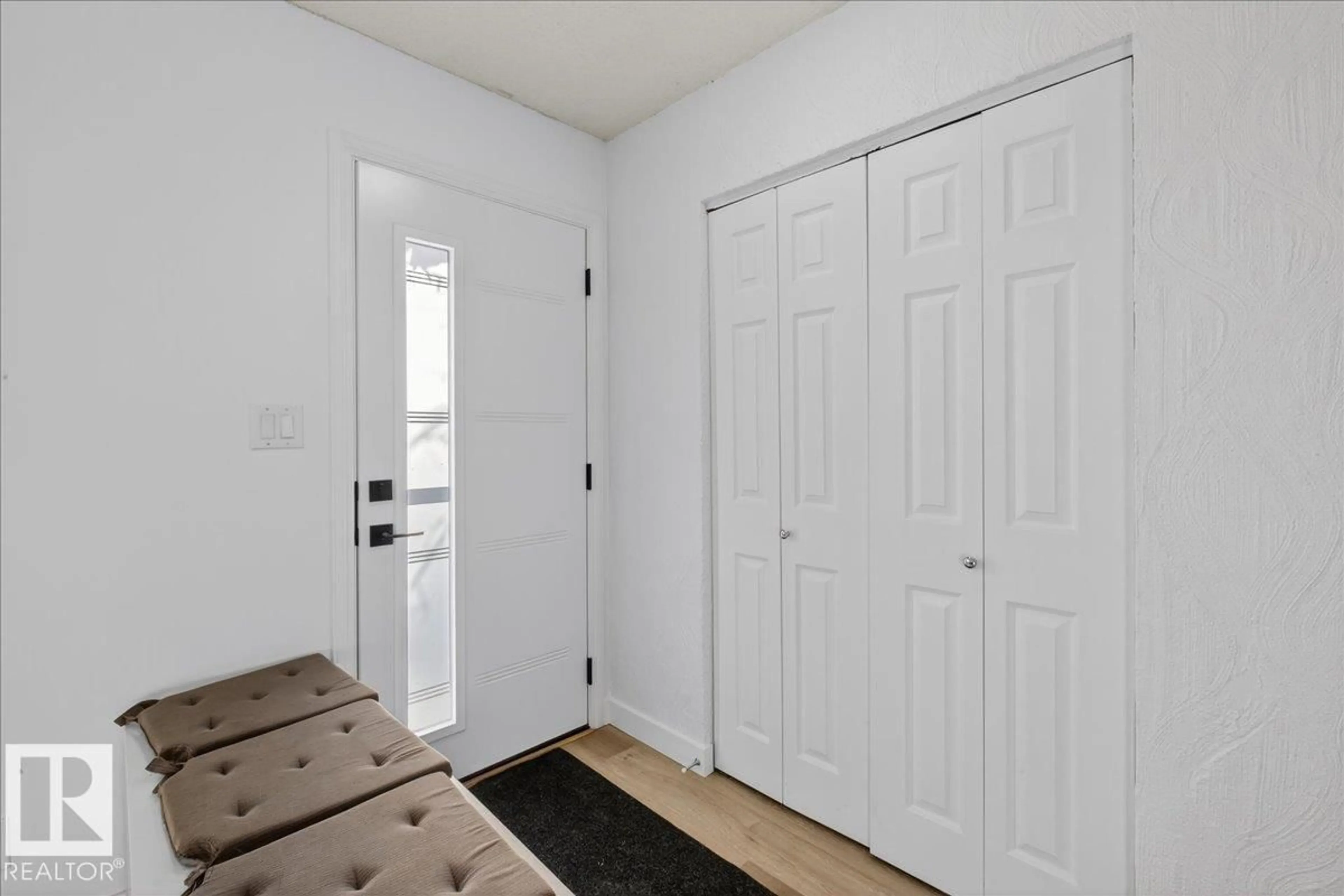 Indoor entryway for 4720 47 ST, Gibbons Alberta T0A1N0