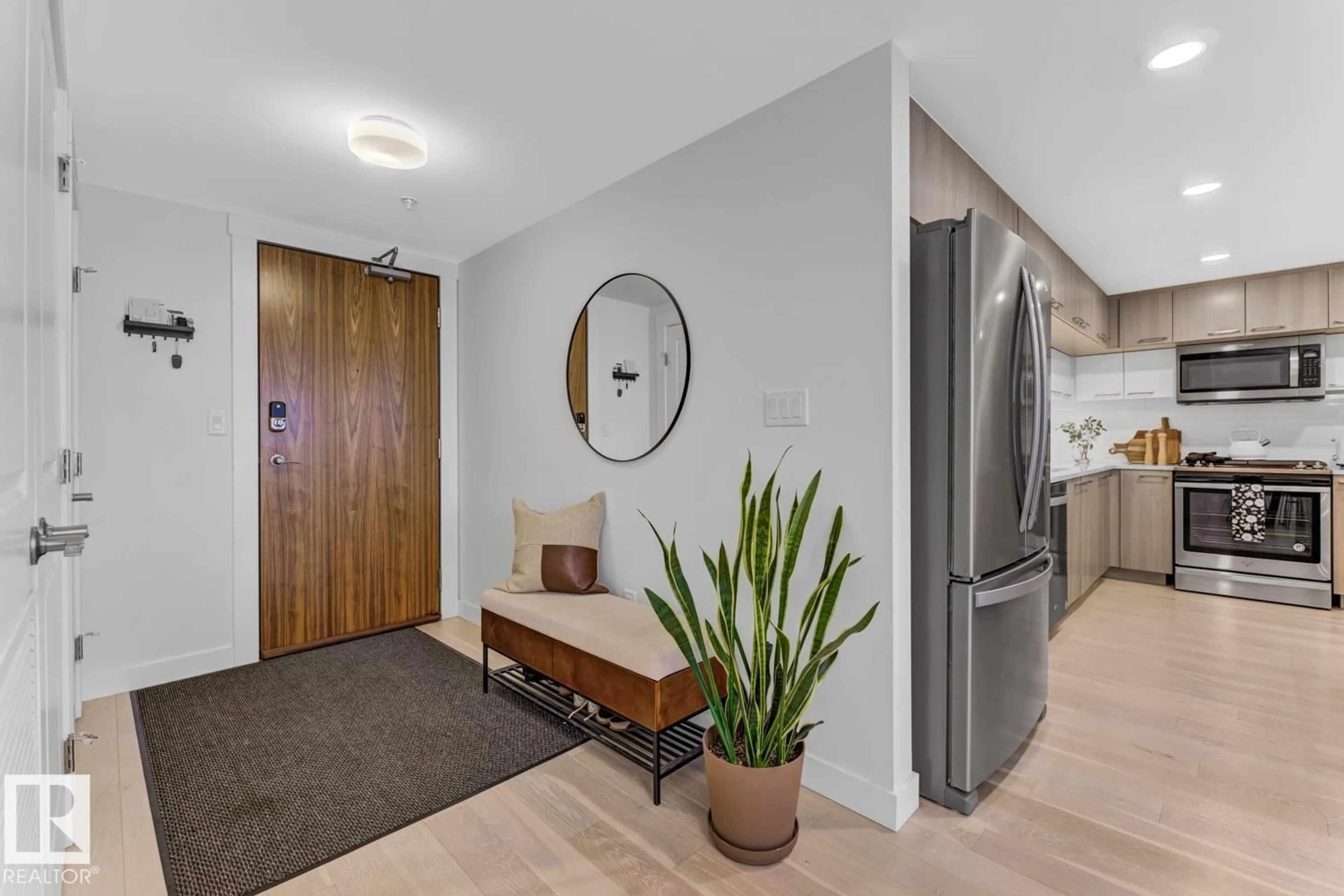 Indoor entryway for 9720 - 606 106 ST NW, Edmonton Alberta T5K0K8