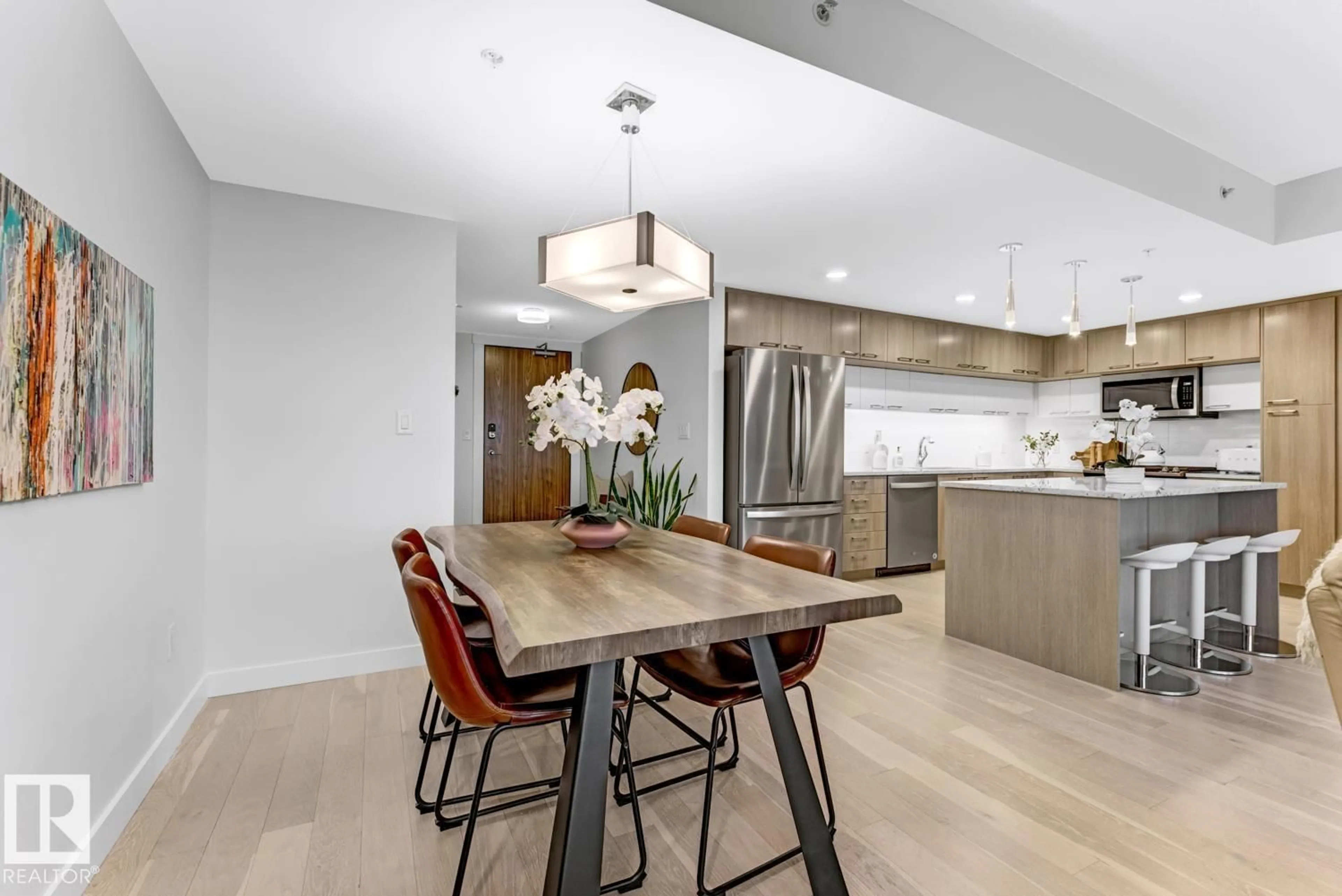 Contemporary kitchen, unknown for 9720 - 606 106 ST NW, Edmonton Alberta T5K0K8