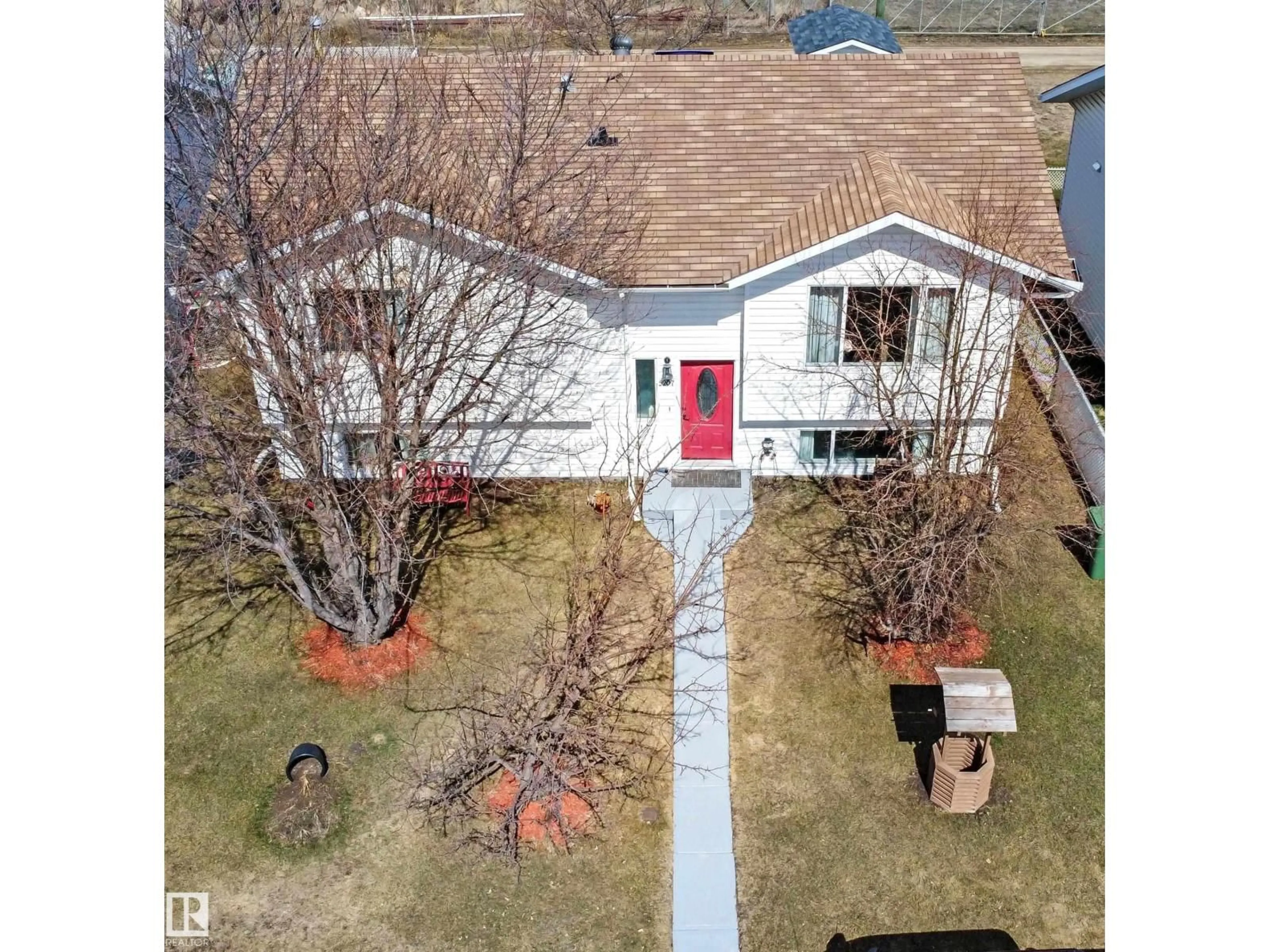 A pic from outside/outdoor area/front of a property/back of a property/a pic from drone, street for 5207 53 AV, Bonnyville Town Alberta T9N2B2