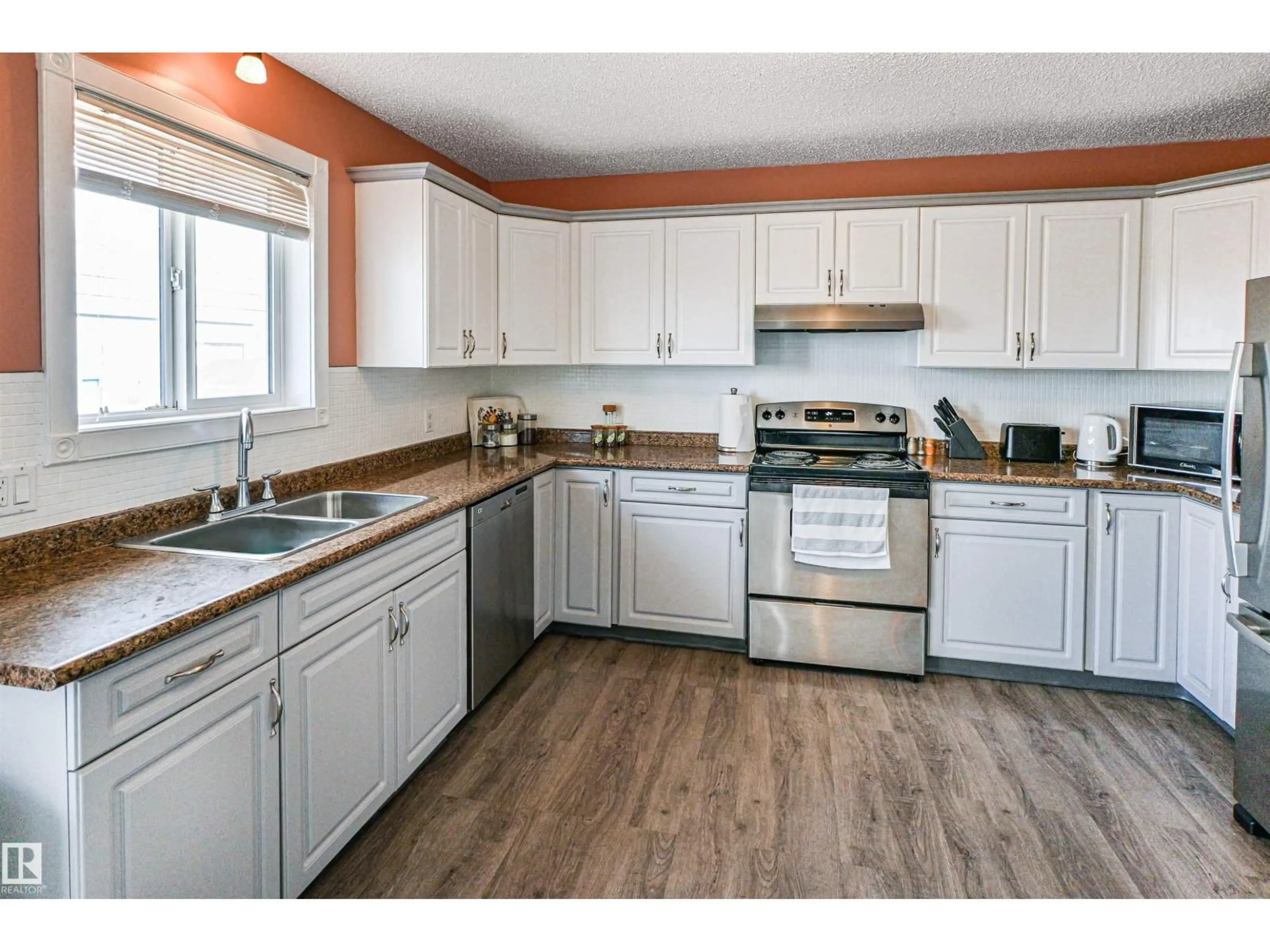 Standard kitchen, unknown for 5207 53 AV, Bonnyville Town Alberta T9N2B2