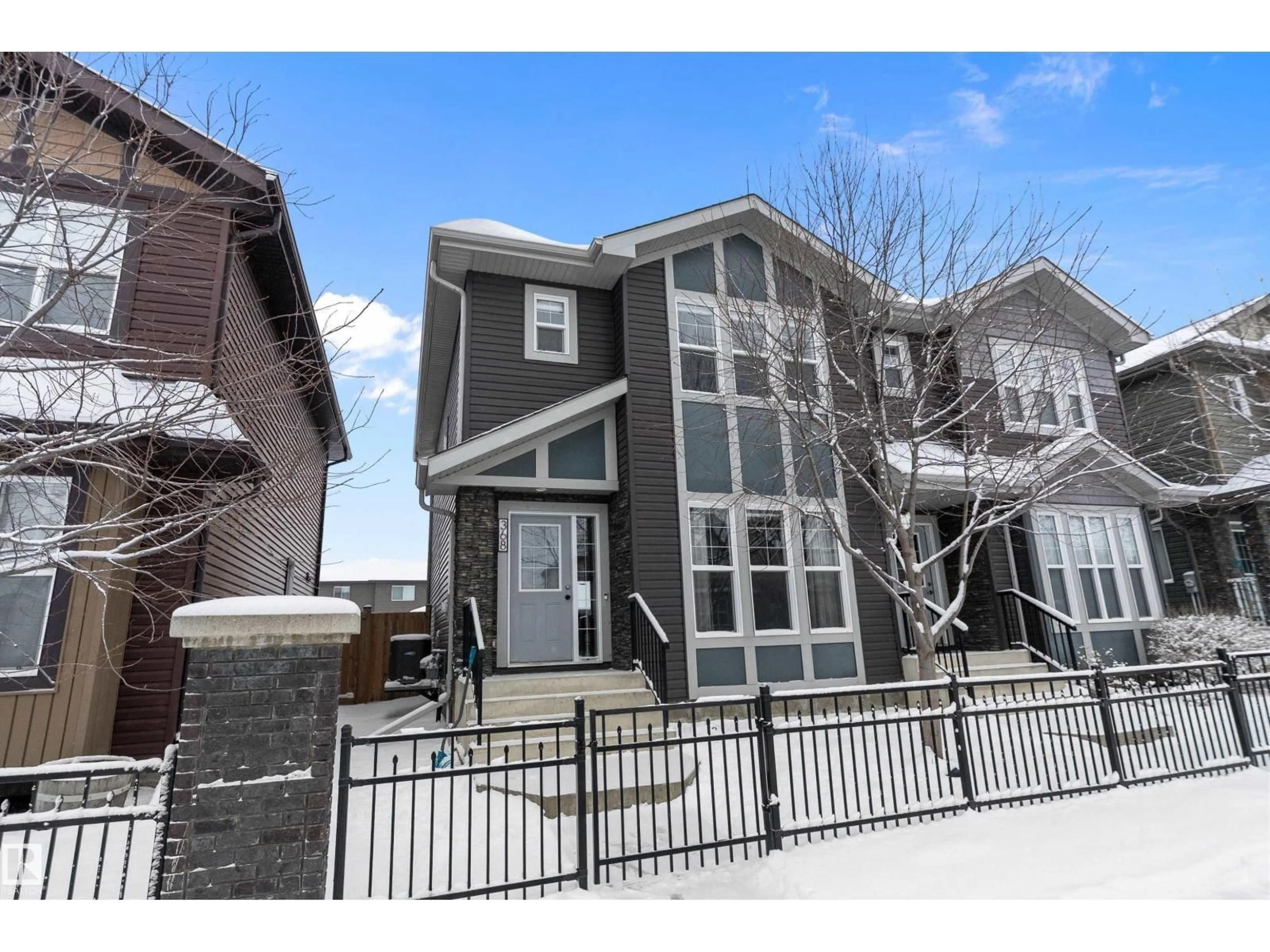 Home with vinyl exterior material, street for 368 PIONEER RD, Spruce Grove Alberta T7X0T1