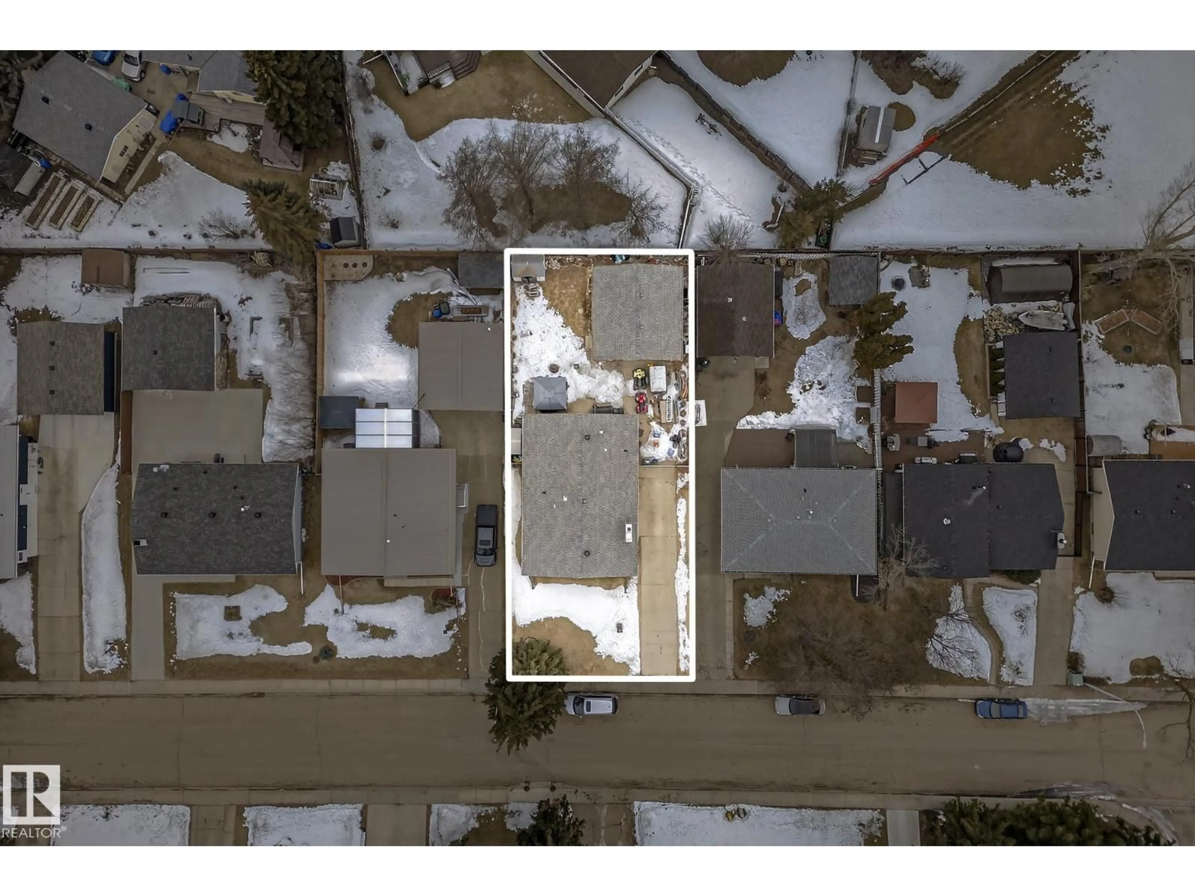 A pic from outside/outdoor area/front of a property/back of a property/a pic from drone, street for 18 HUMMINGBIRD RD, Sherwood Park Alberta T8A0A2