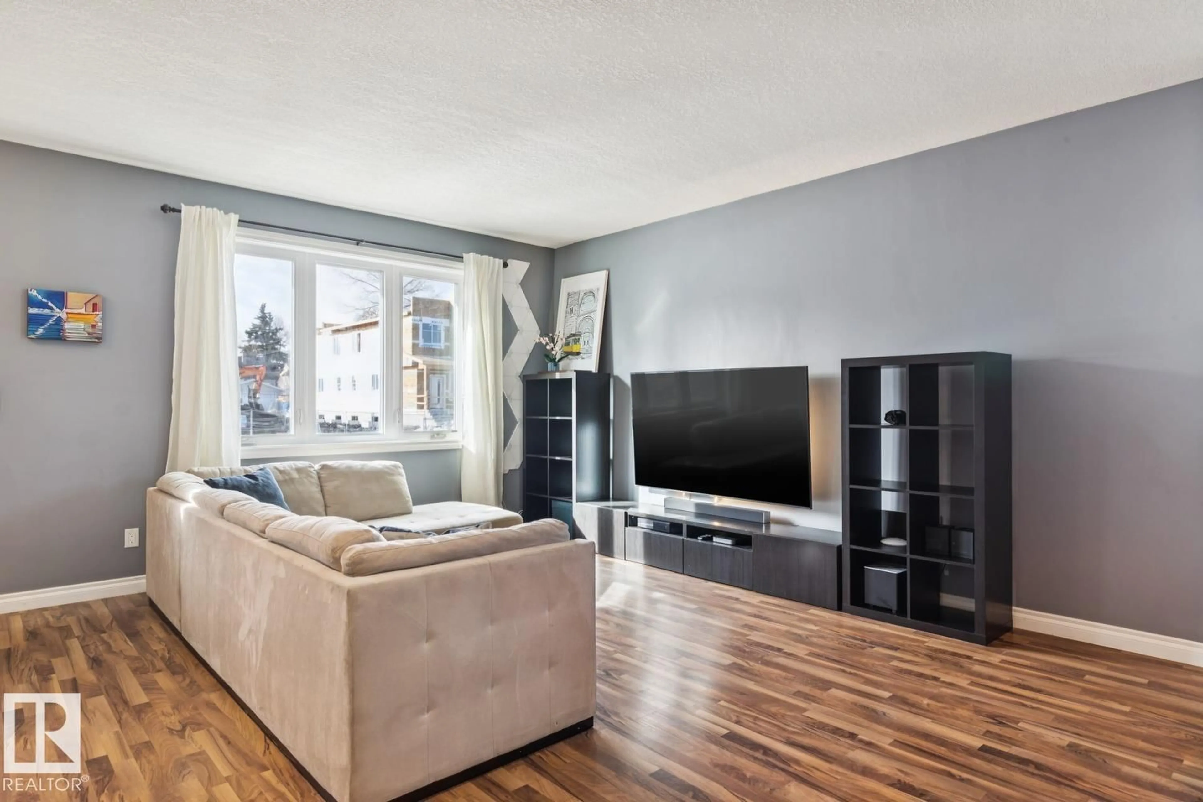 Living room with furniture, wood/laminate floor for NW - 11118 72 AV, Edmonton Alberta T6G0B2