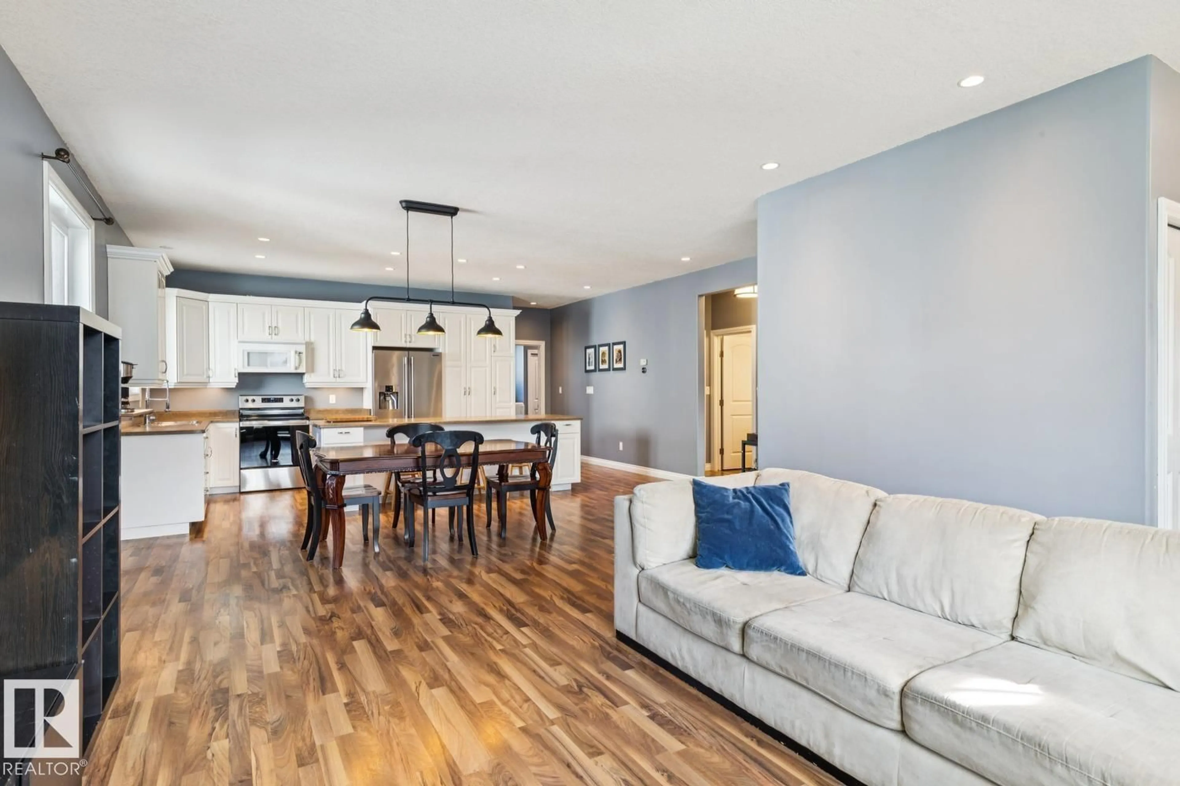 Open concept kitchen, wood/laminate floor for NW - 11118 72 AV, Edmonton Alberta T6G0B2