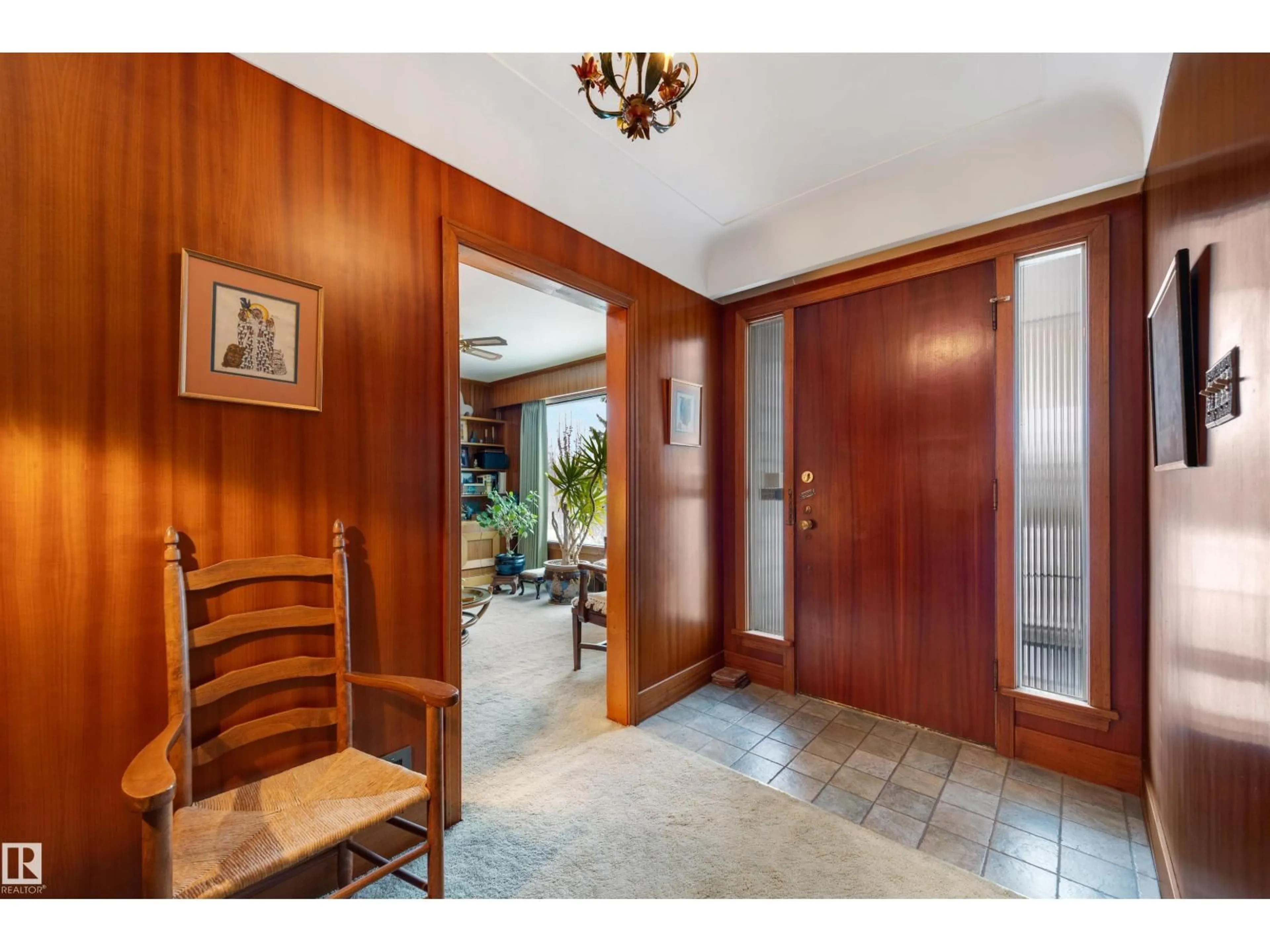 Indoor entryway for 13882 RAVINE DR, Edmonton Alberta T5N3M1