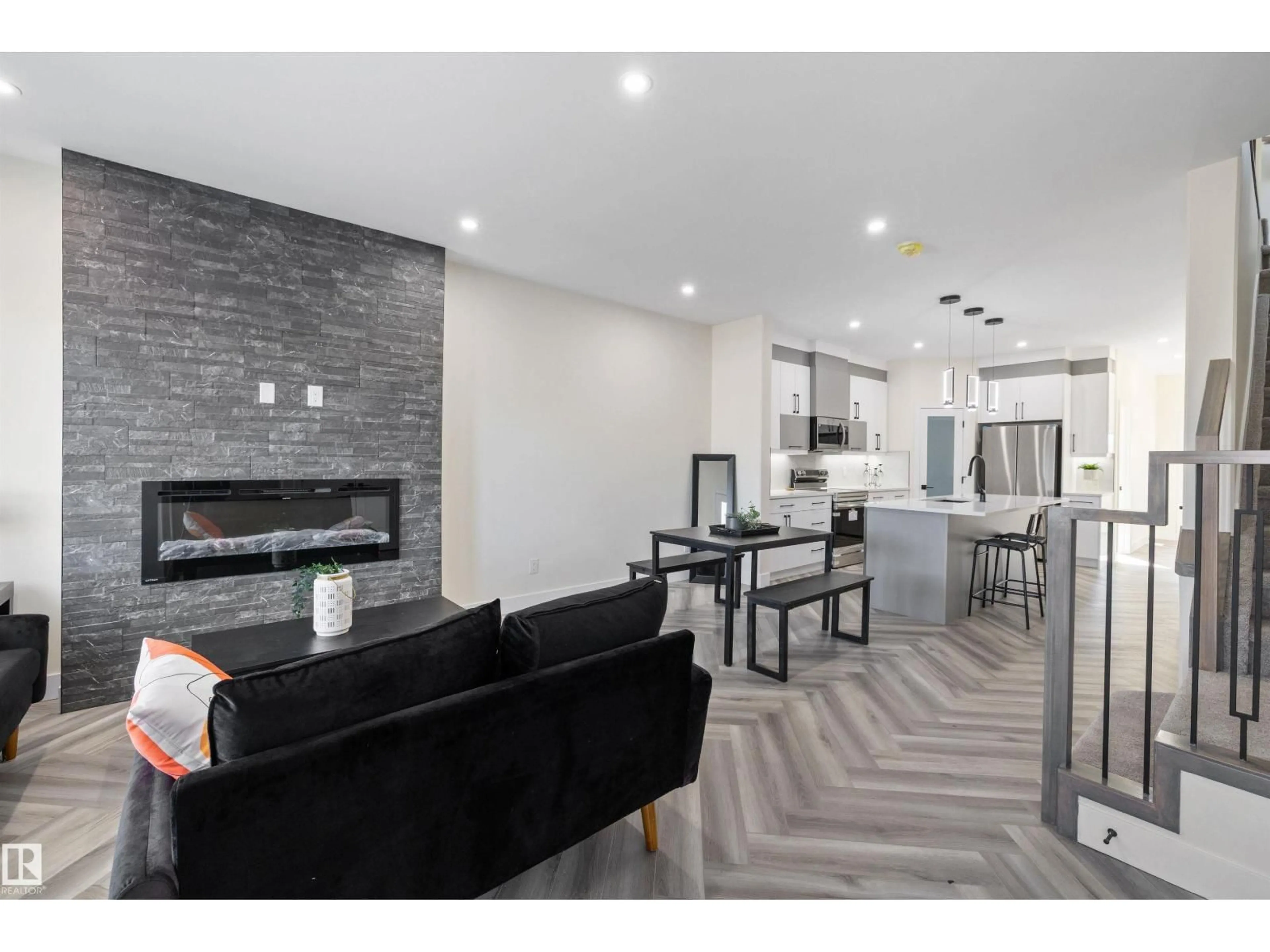 Unknown for 8319 81 AVE, Edmonton Alberta T6C0W1