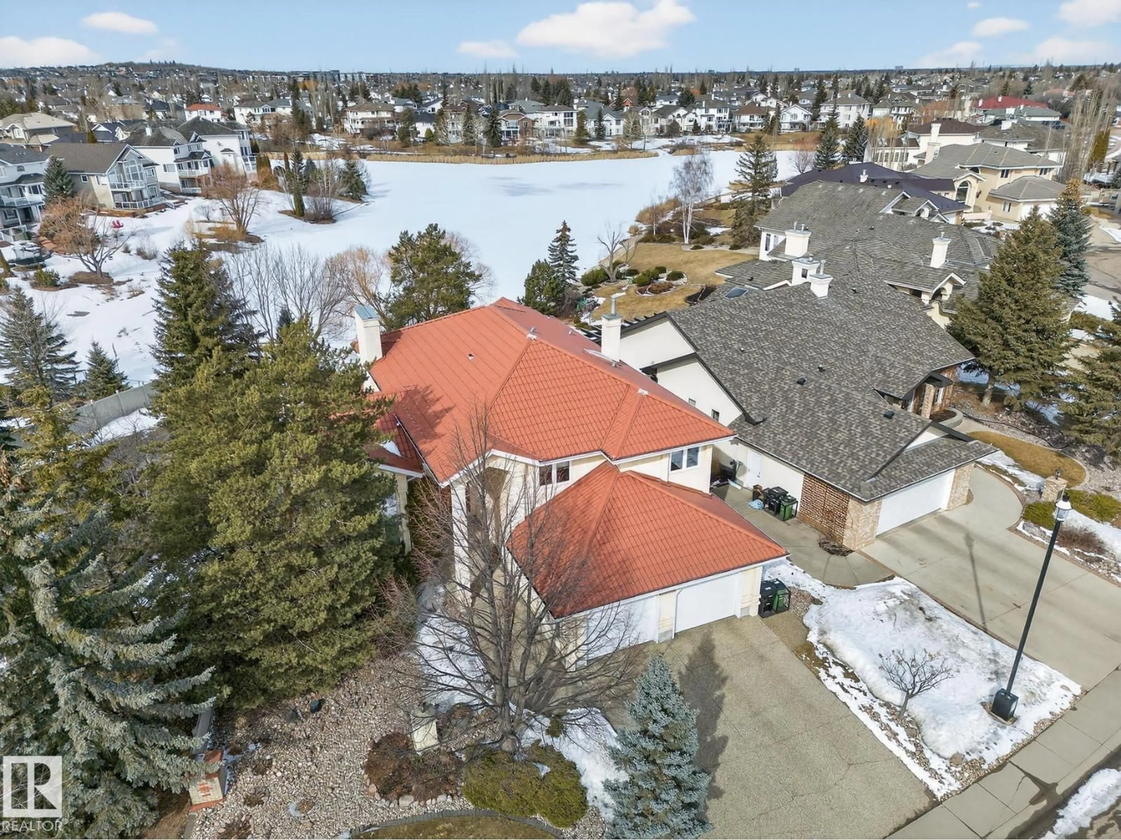A pic from outside/outdoor area/front of a property/back of a property/a pic from drone, water/lake/river/ocean view for 116 TWIN BROOKS COVE, Edmonton Alberta T6J6T1