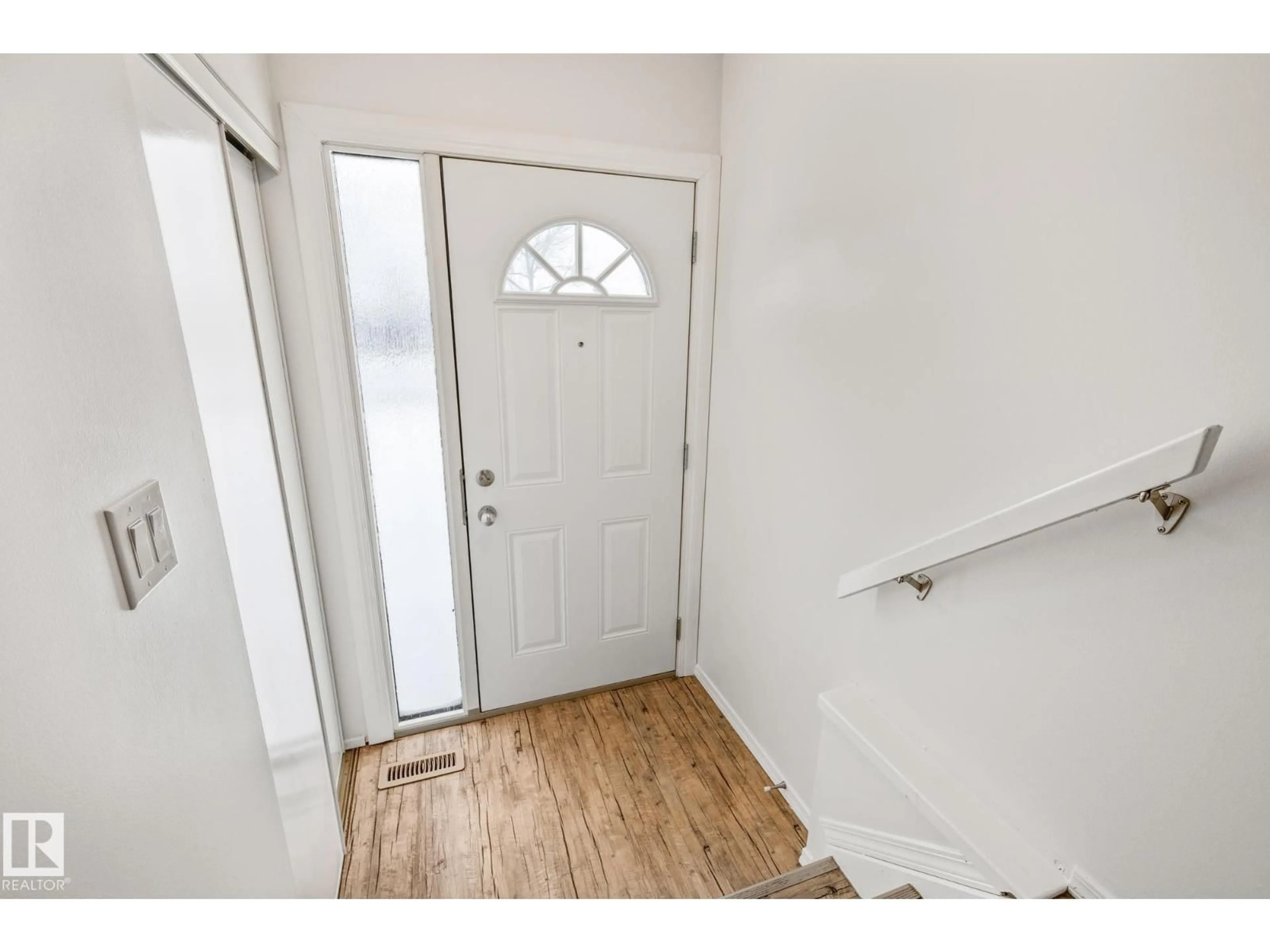Indoor entryway for 3119 144 AV, Edmonton Alberta T5Y1H4