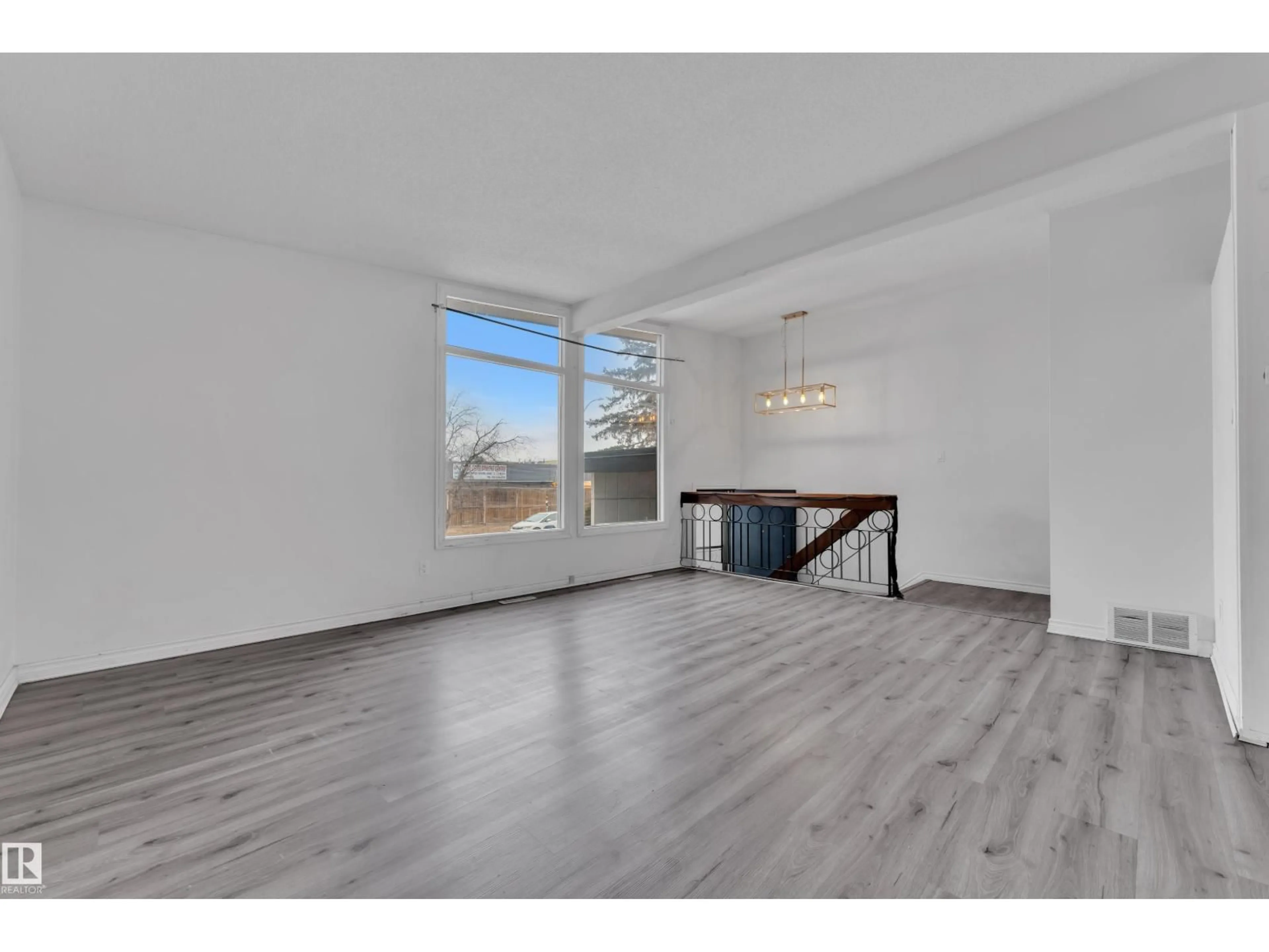 A pic of a room for 11429 39 AV, Edmonton Alberta T6J0M5