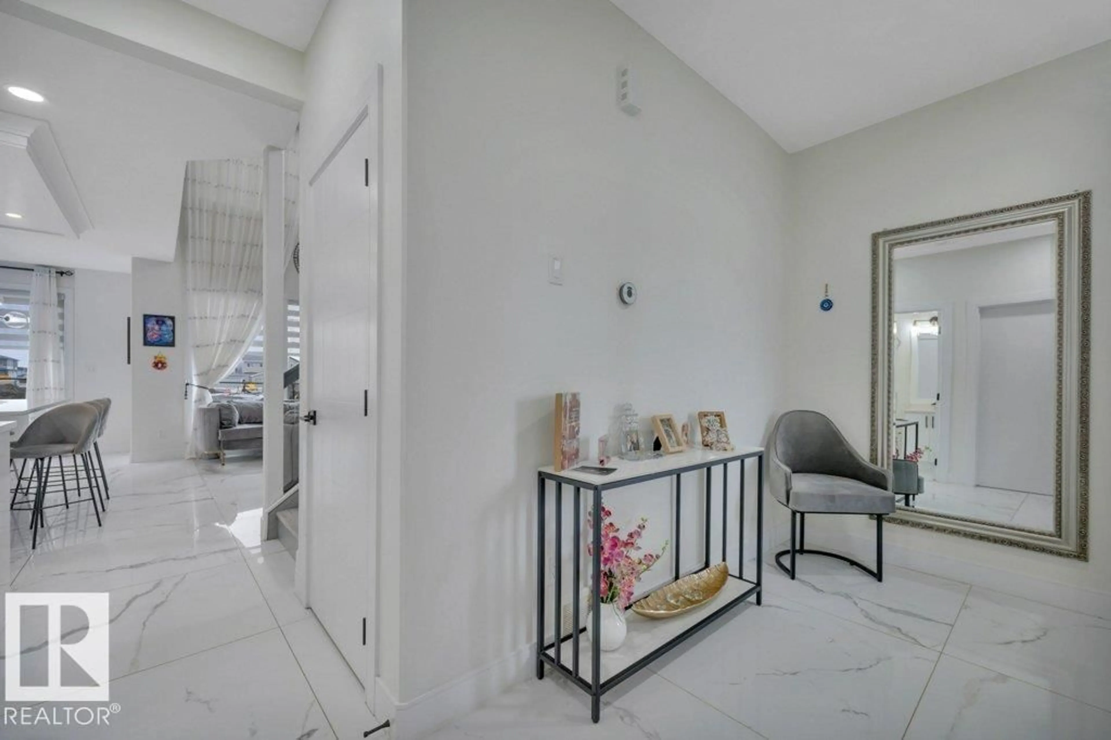 Indoor entryway for 1232 EATON LN, Edmonton Alberta T6M1M9