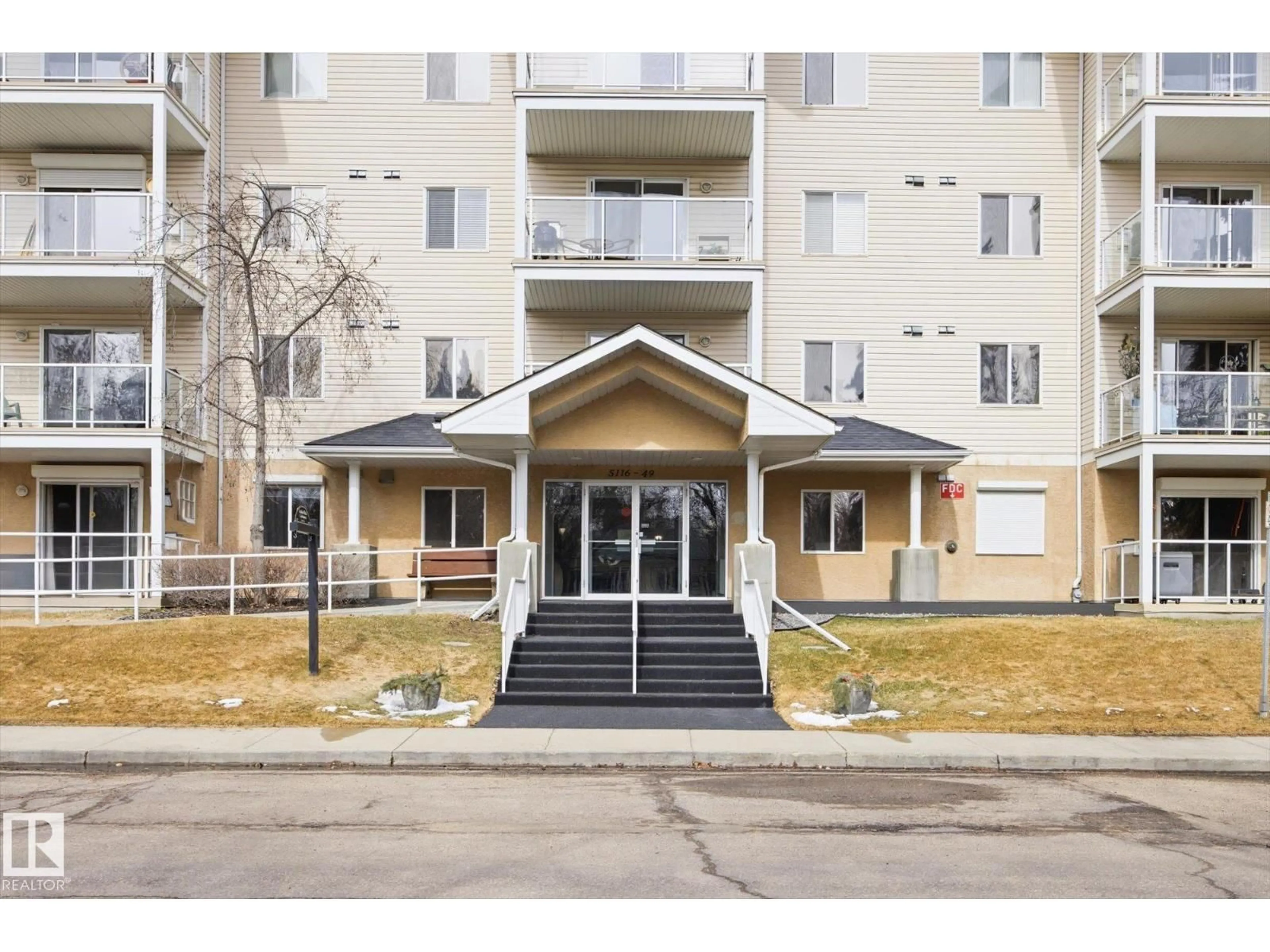 Indoor foyer for 306 - 5116 49 AV, Leduc Alberta T9E8K1