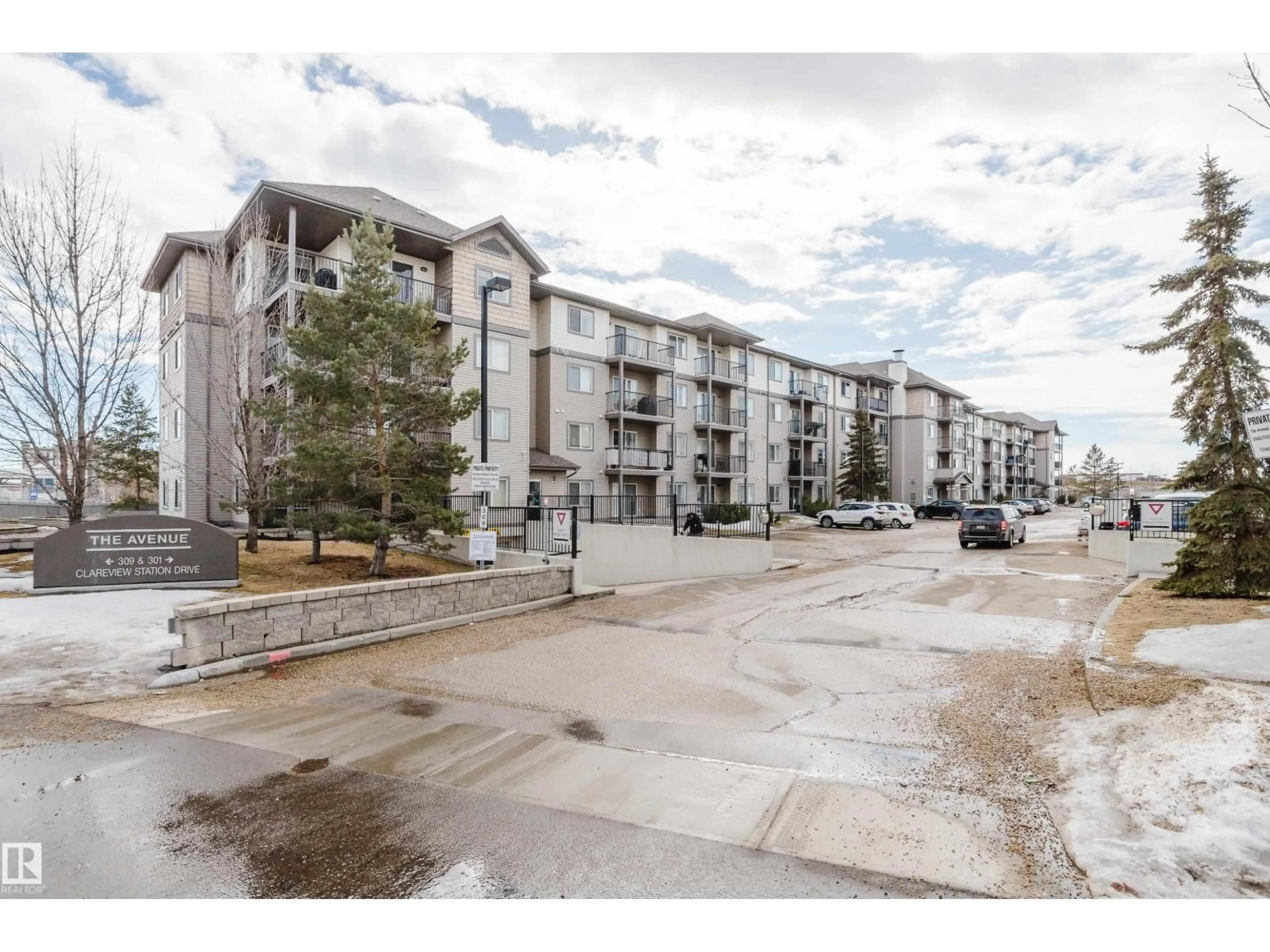 Blurry image for 309 - 113 CLAREVIEW STATION DR, Edmonton Alberta T5Y0C5