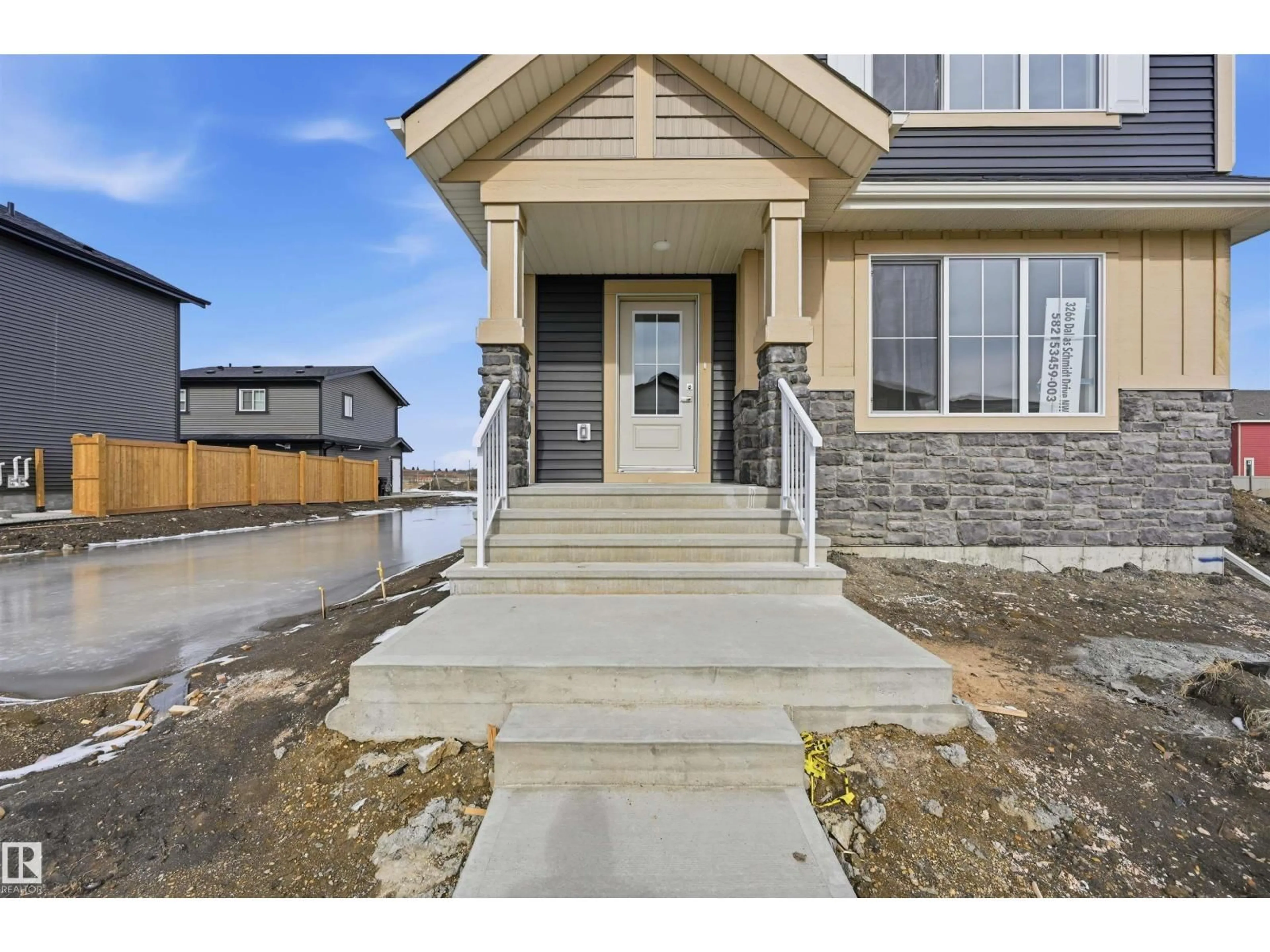 Indoor entryway for 3266 DALLAS SCHMIDT DR, Edmonton Alberta T5E6Z8