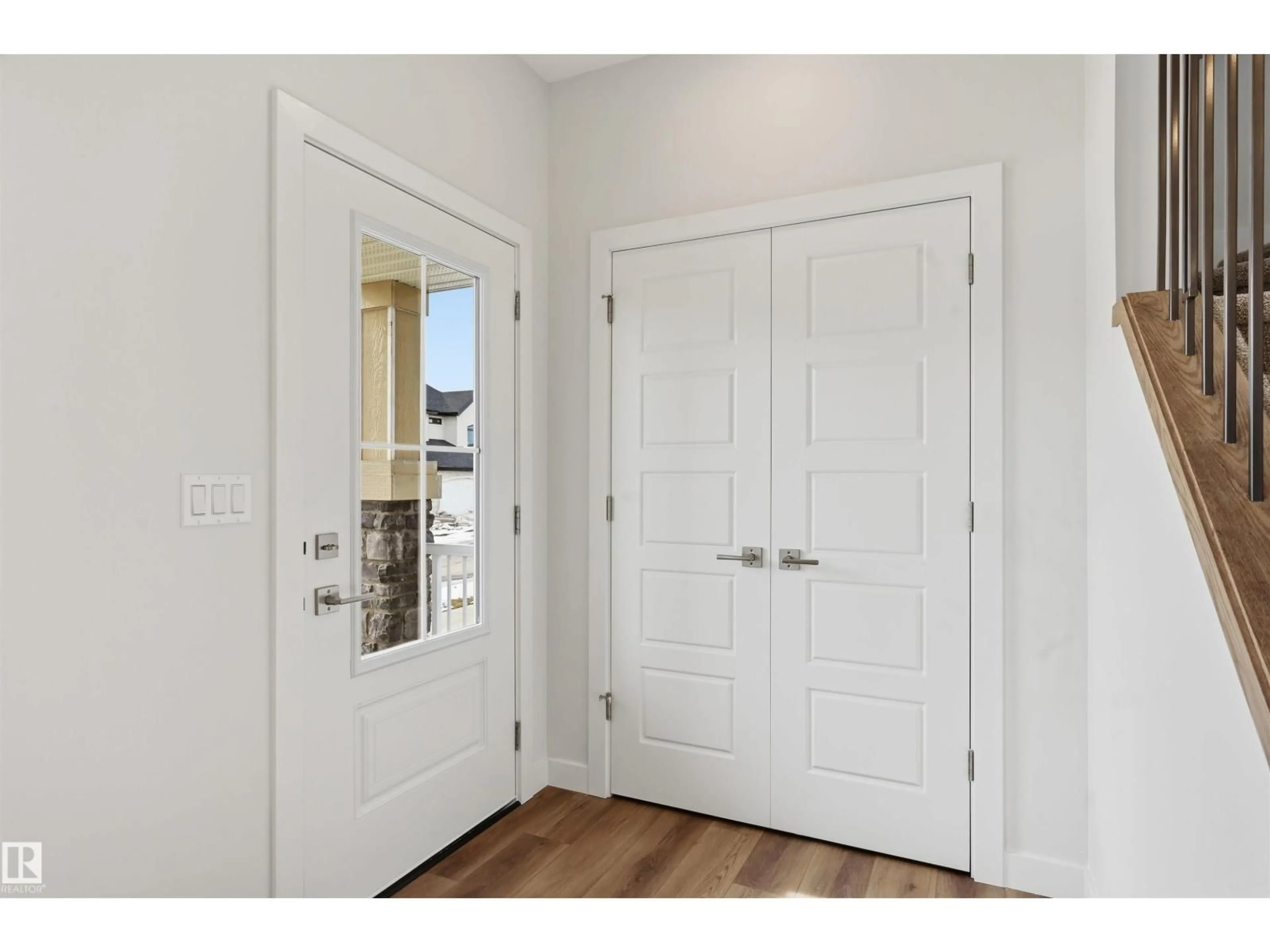 Indoor entryway for 3266 DALLAS SCHMIDT DR, Edmonton Alberta T5E6Z8
