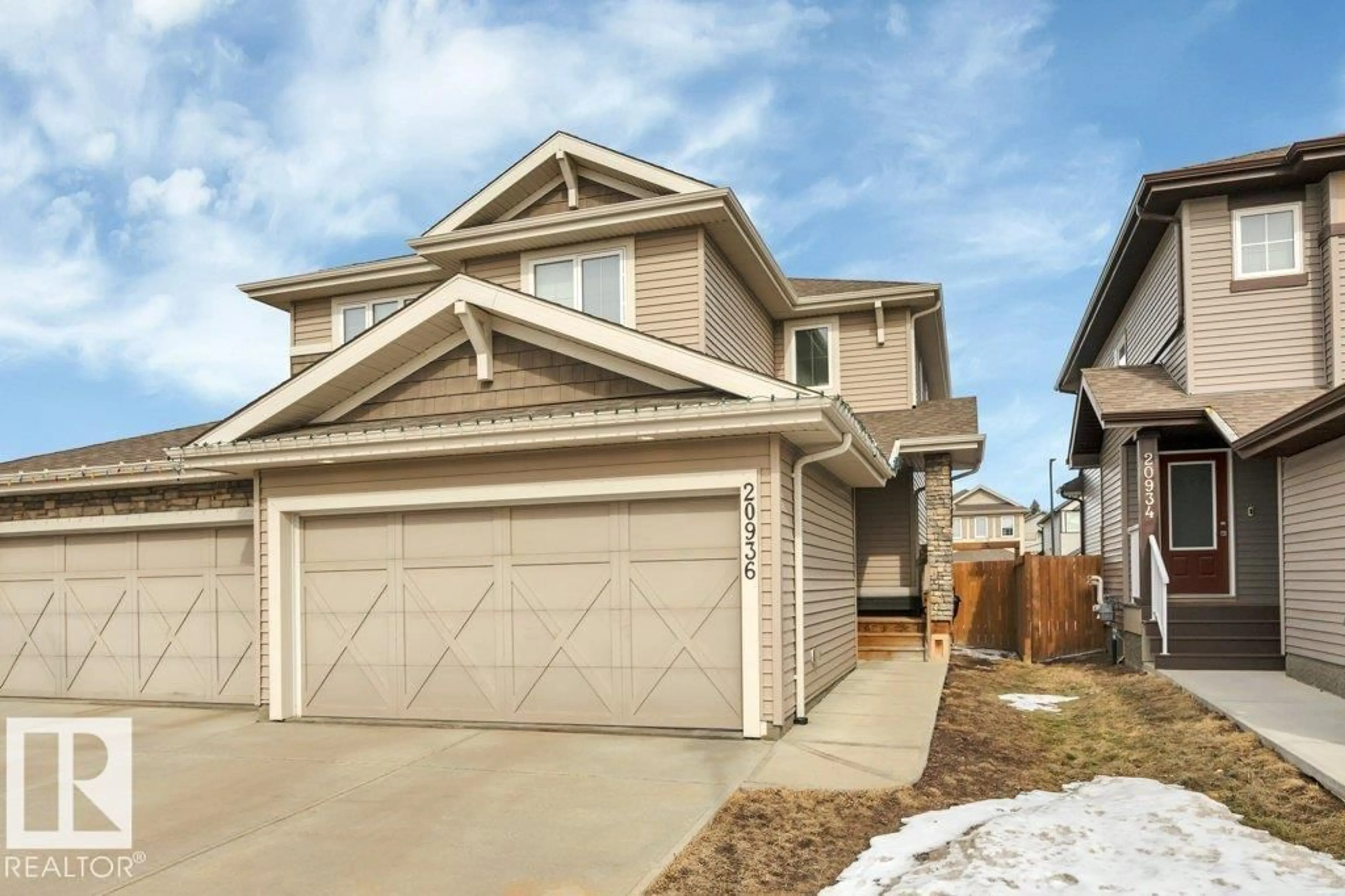 Home with vinyl exterior material, street for 20936 95 AV, Edmonton Alberta T5T7J6